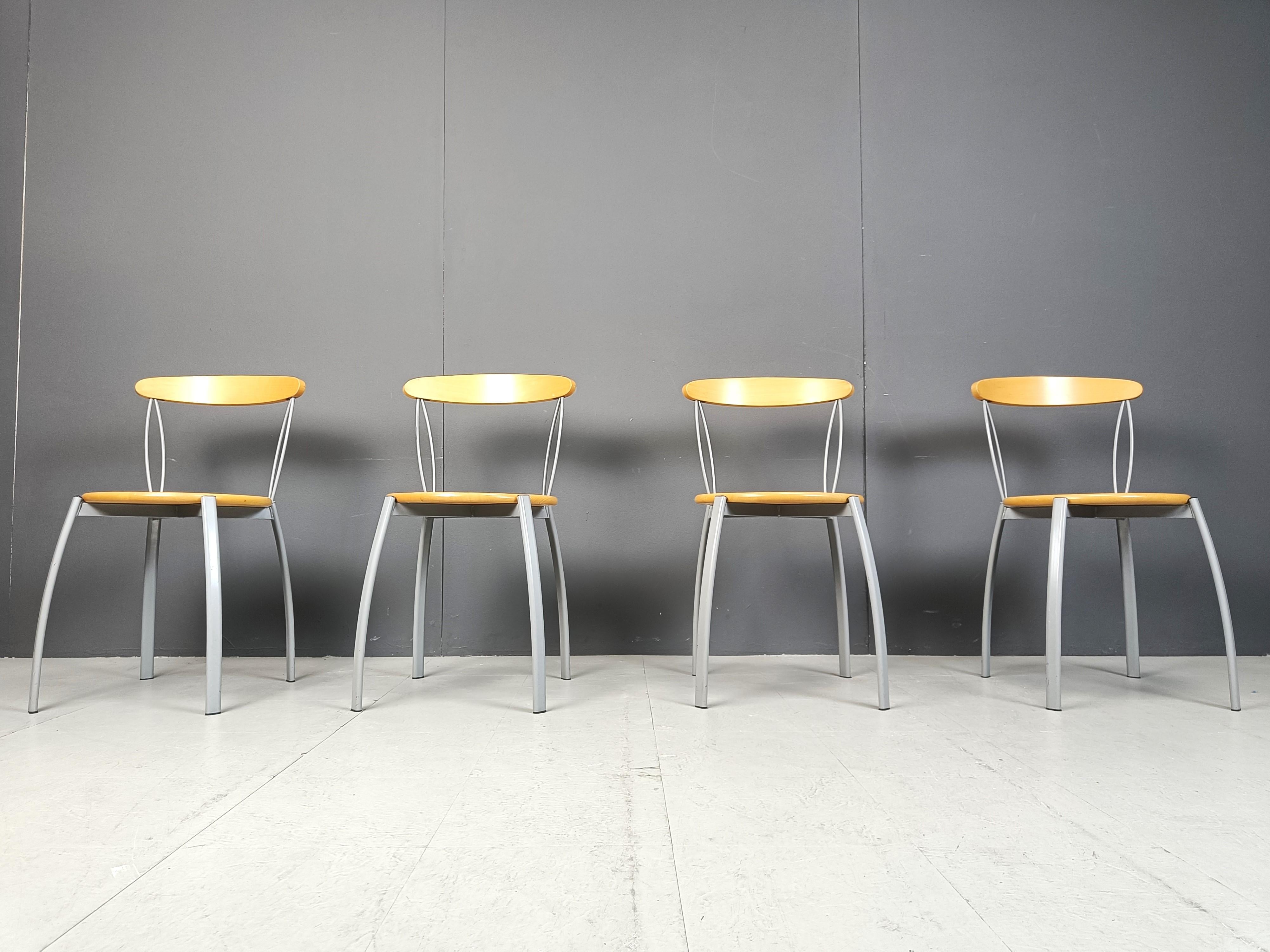 Postmoderne italienische Esszimmerstühle im Vintage-Stil, 1990er-Jahre (Italienisch) im Angebot