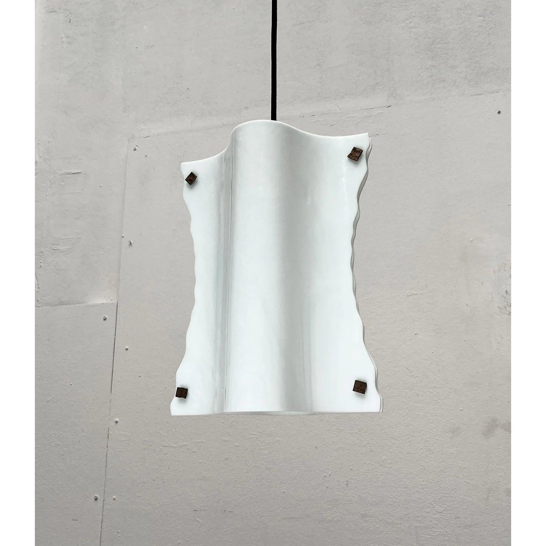 Mid Century glass pendulum with a distinctive shape.

An impressive glass object and a functional light source at the same time. The lamp consists of two glass elements that widen in a wave shape in the middle. The light comes out upwards and