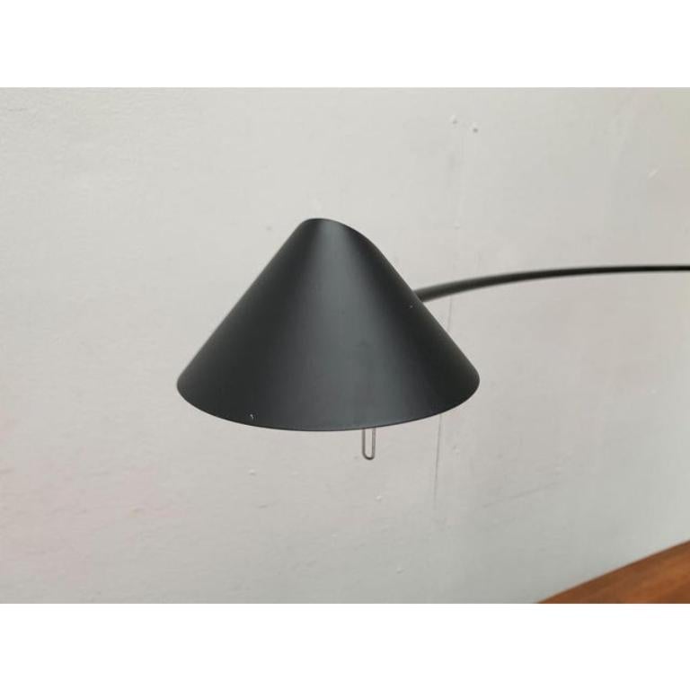 Postmoderne italienische restaurierte Vintage-Tischlampe im Vintage-Stil von Carlo Forcolini, 1980er Jahre im Angebot 3