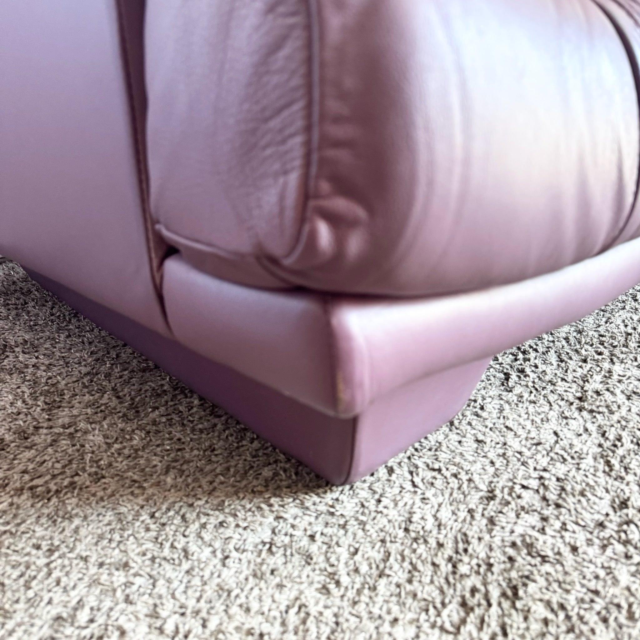 Sofá postmoderno vintage italiano de cuero morado en venta 1