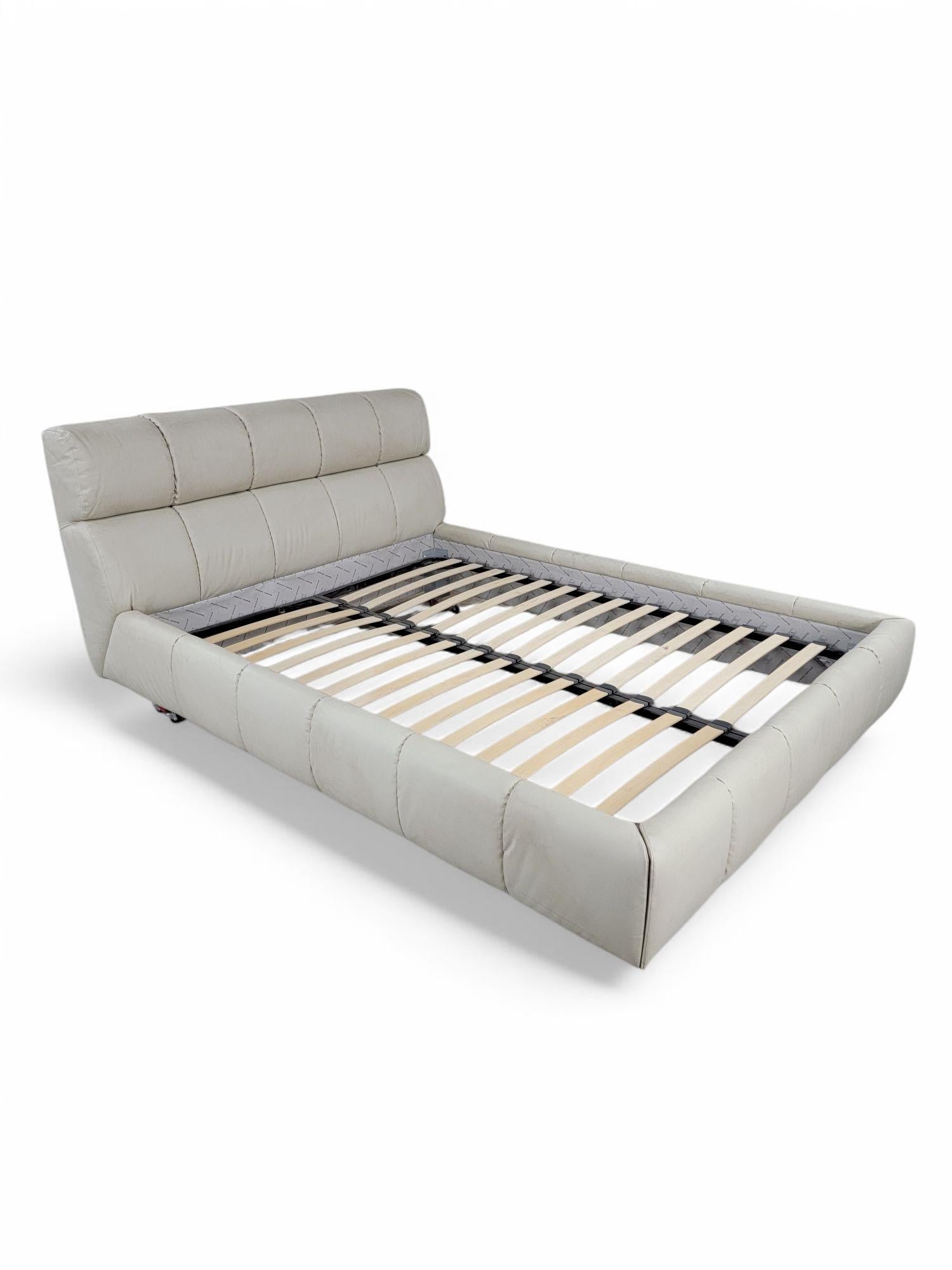Vintage Postmodernes Italienisches getuftetes Lederbett Queen von Rossetto Italia im Angebot 1