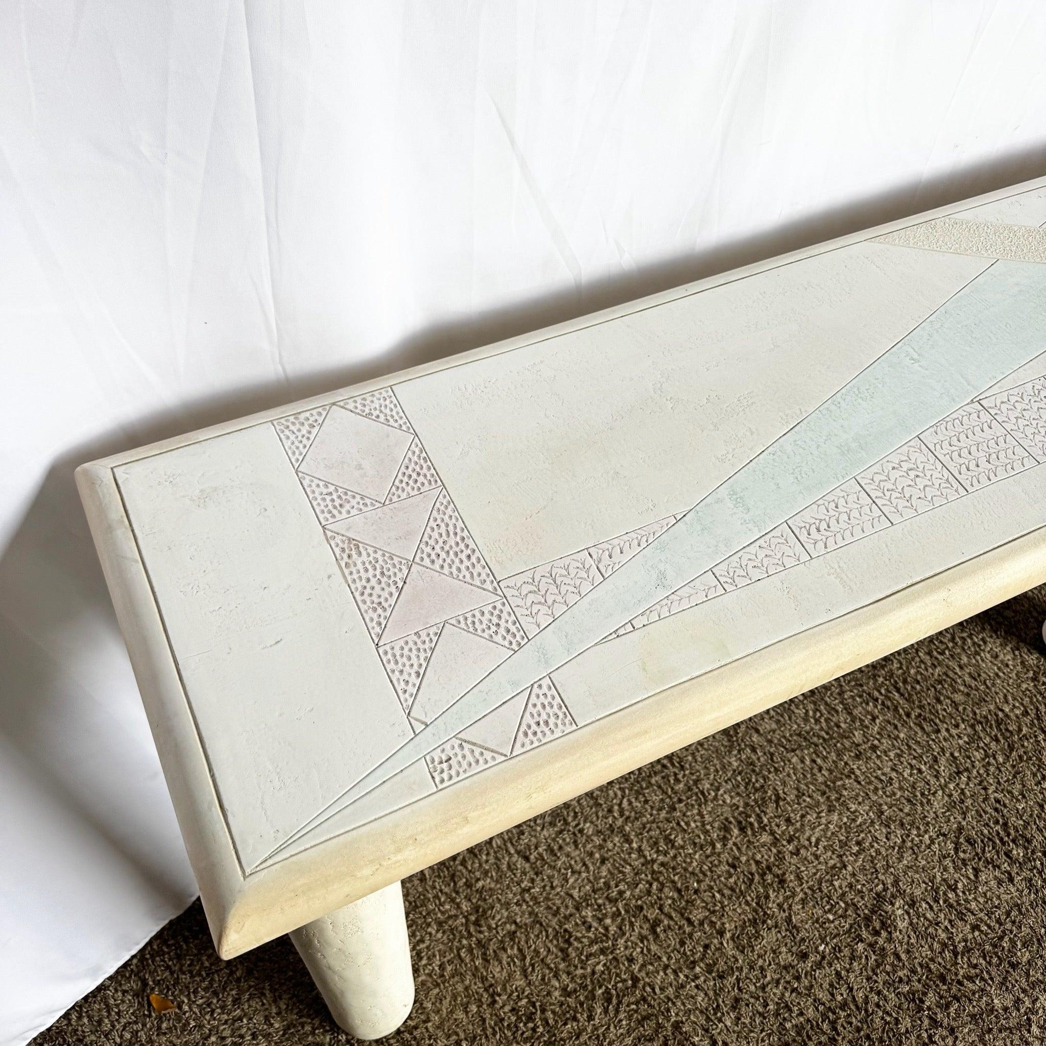 Cette table console postmoderne J Berdou rehausse les intérieurs avec du plâtre texturé, des motifs pastel gravés et une géométrie côtière.
 
 Quelques marques de finition comme le montrent les photos.
 
 Nous vendons les articles tels qu'ils ont