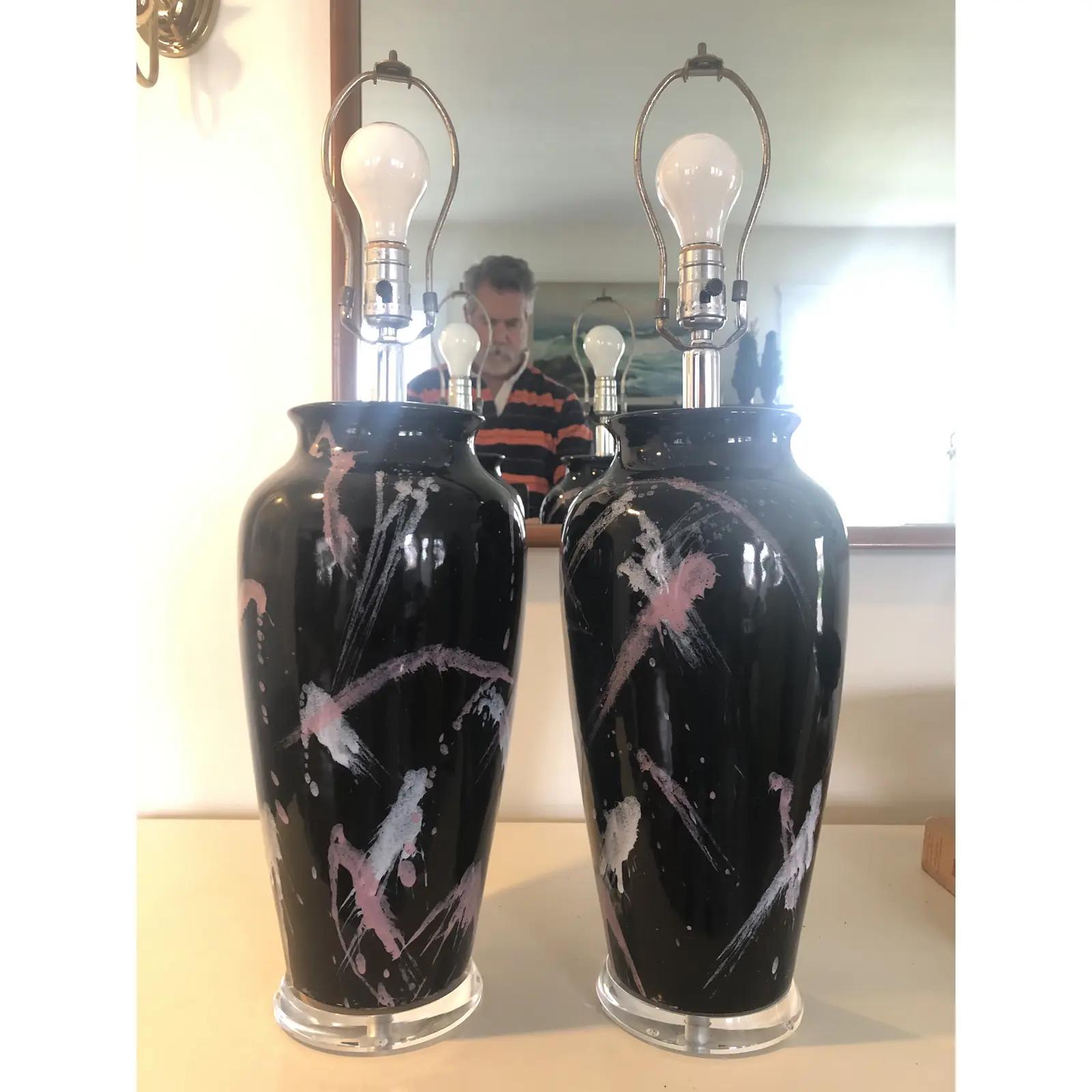 Postmoderne Vintage-Lampen im Jackson Pollock-Stil mit gesprenkelter Glasur im Vintage-Stil - ein Paar im Zustand „Gut“ im Angebot in W Allenhurst, NJ