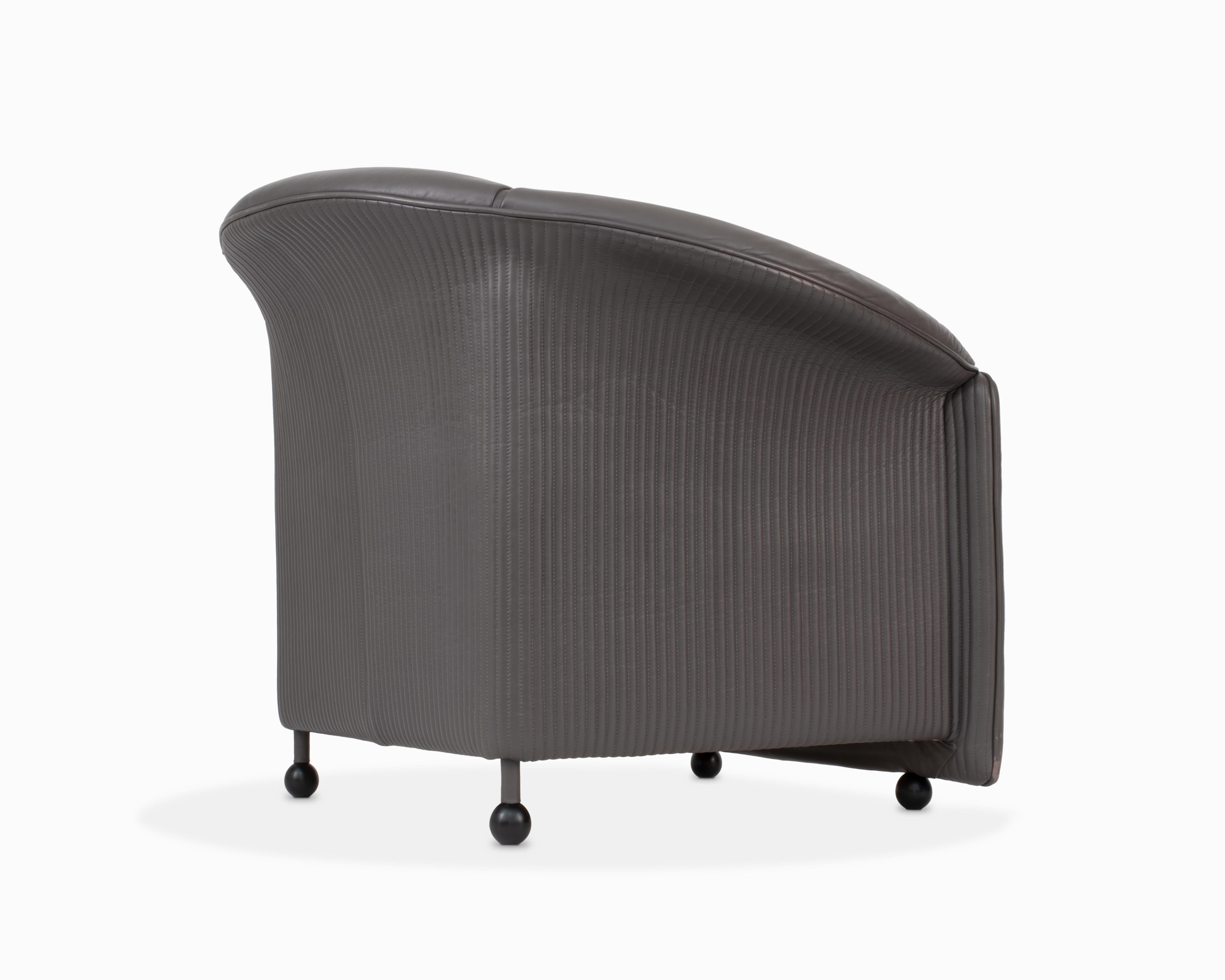 Silla Club Vintage de cuero POSTMODERNO de Paolo Piva siglo XX en venta