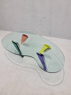 Table basse postmoderne en verre et lucite d'après Vasa Mihich