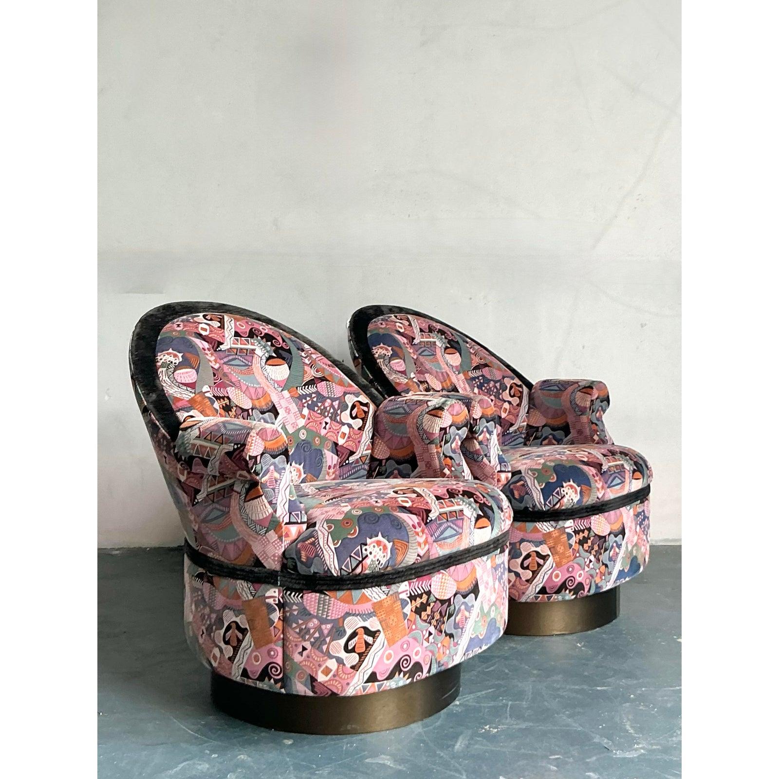 Paire de chaises pivotantes postmodernes vintage imprimées de Martin Barttrud en vente 3