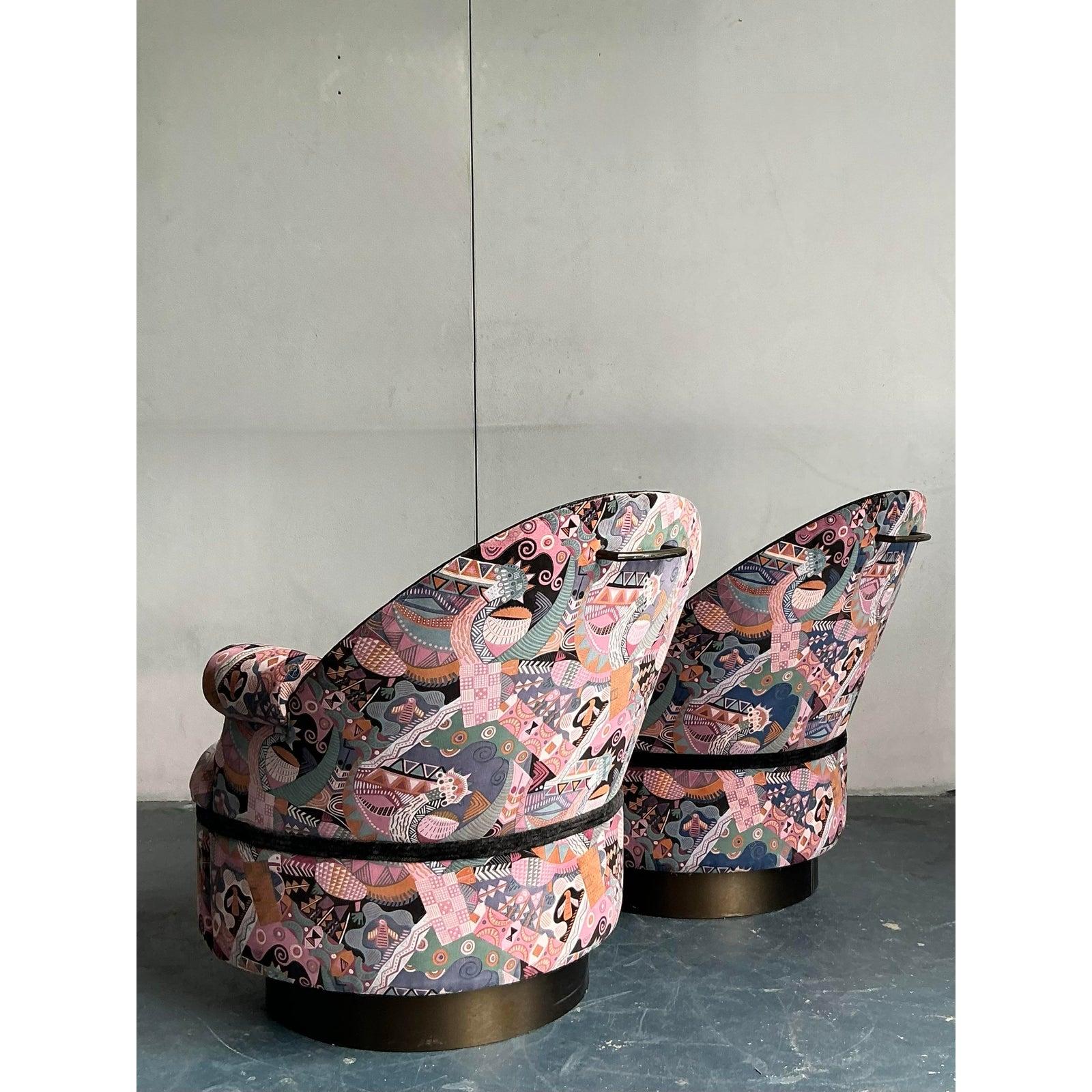 Métal Paire de chaises pivotantes postmodernes vintage imprimées de Martin Barttrud en vente