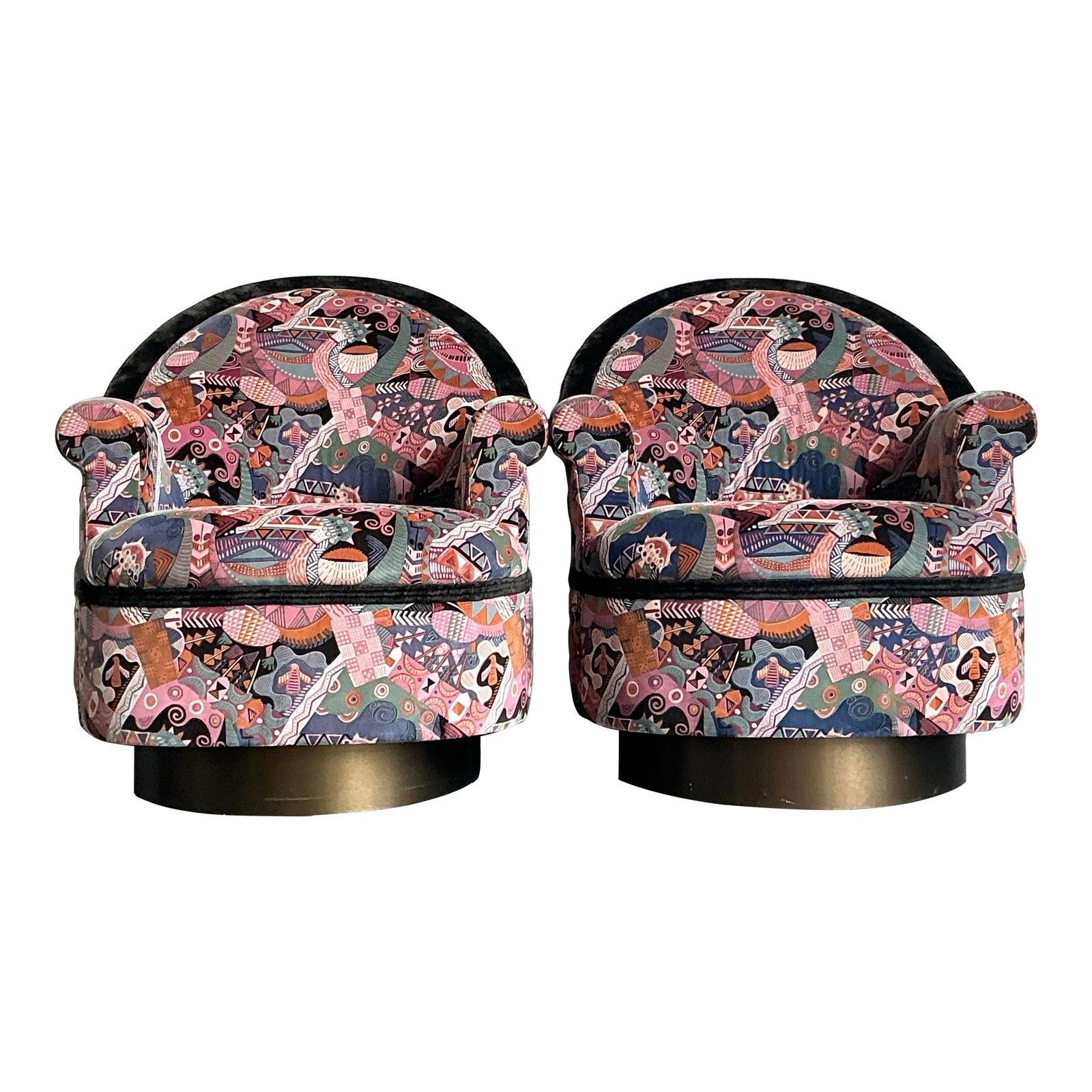 Paire de chaises pivotantes postmodernes vintage imprimées de Martin Barttrud