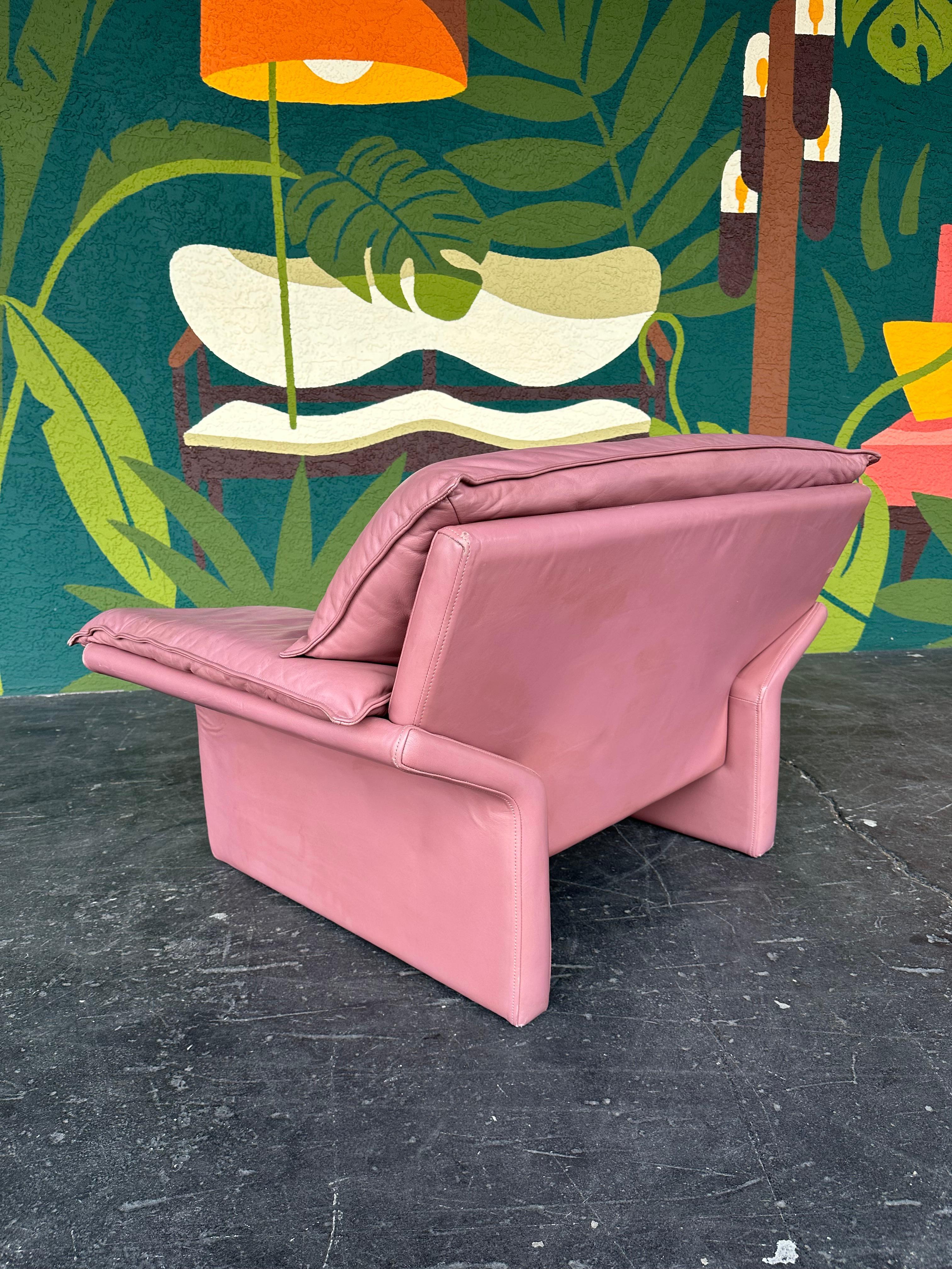 Vintage Postmodern Mauve Leather Lounge Chair In Good Condition In Lutz, FL
