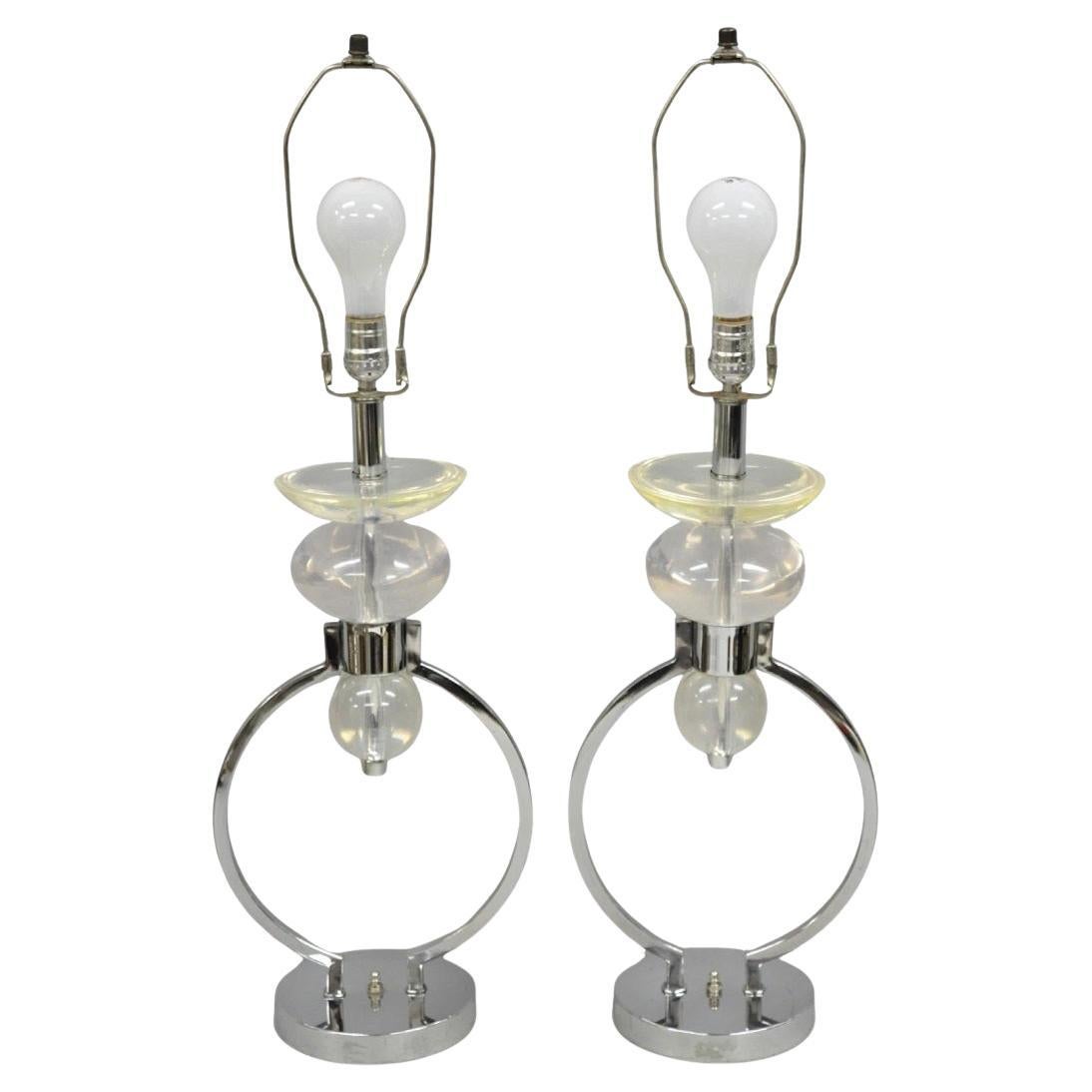 Pareja de lámparas de sobremesa escultóricas vintage postmodernas MCM Hivo Van Teal de lucita y cromo en venta