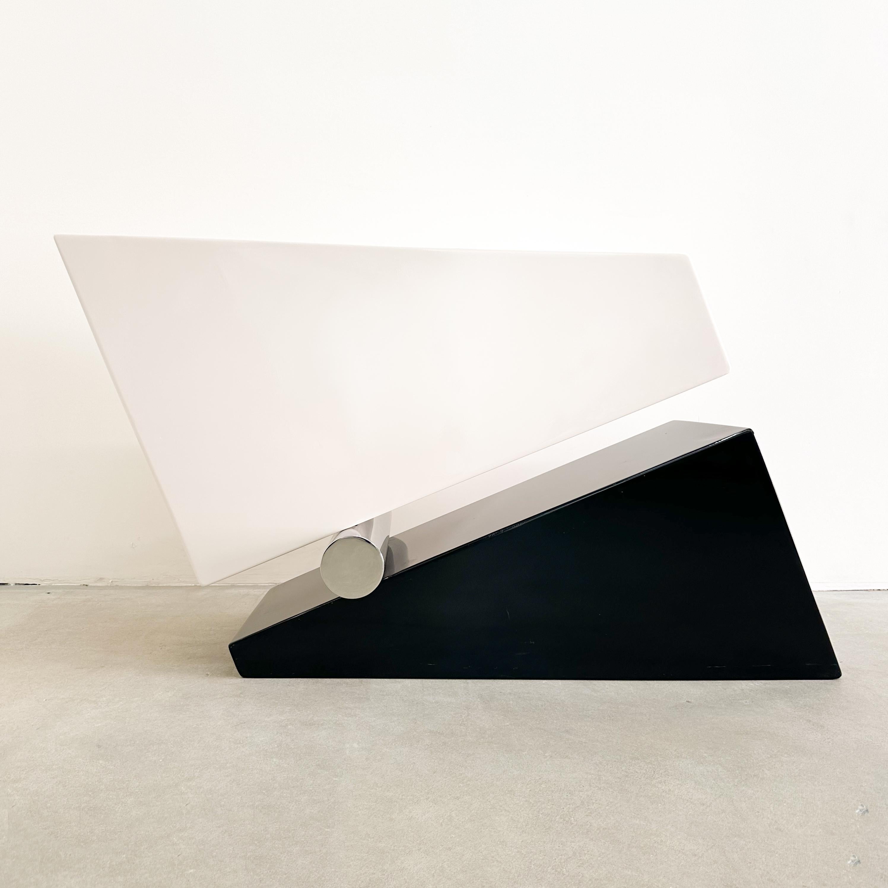 Postmoderne Vintage Postmodern Metal Geometric Sculpture Table Base - Signed 1985 en vente