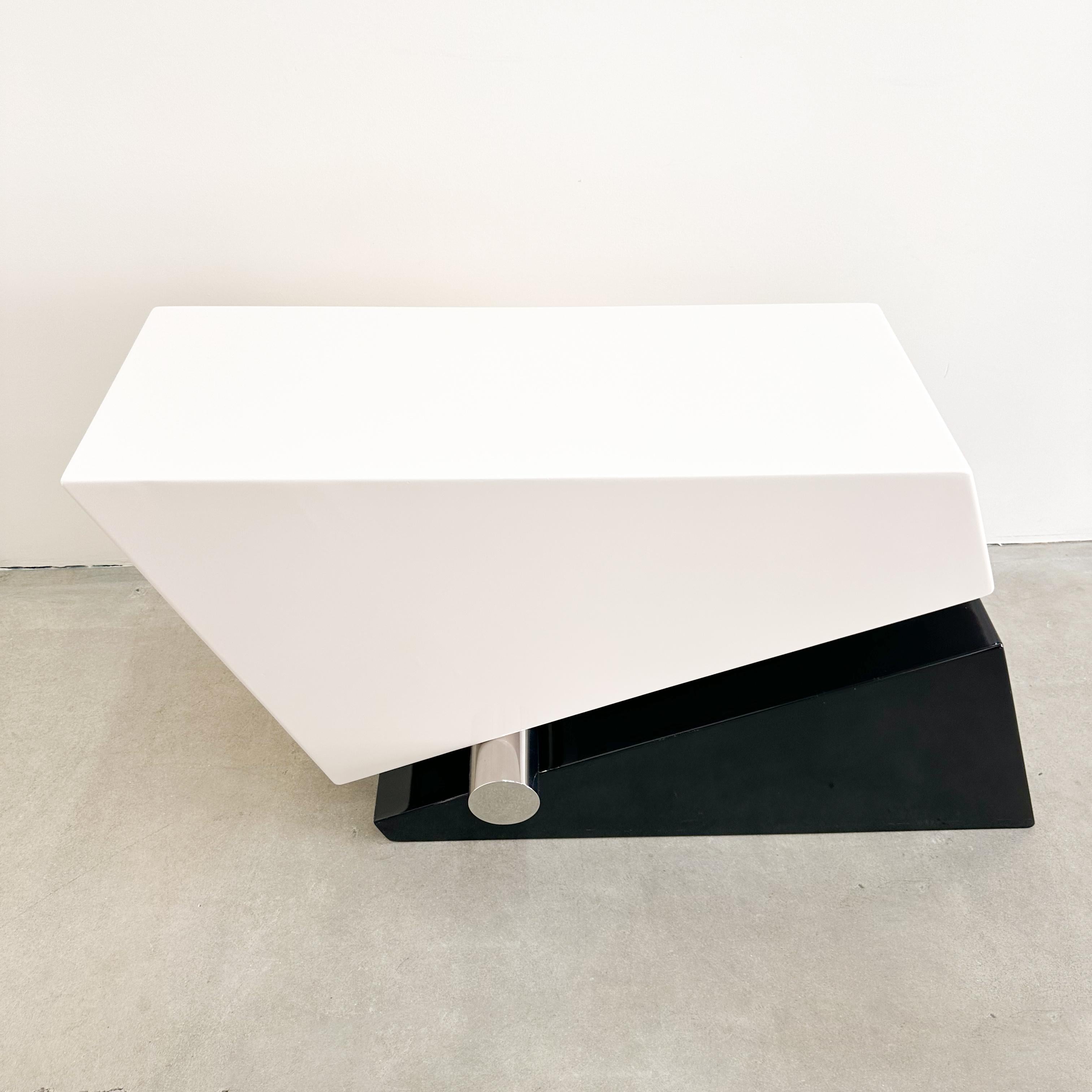 Vintage Postmodern Metal Geometric Sculpture Table Base - Signed 1985 Bon état - En vente à Palm Desert, CA