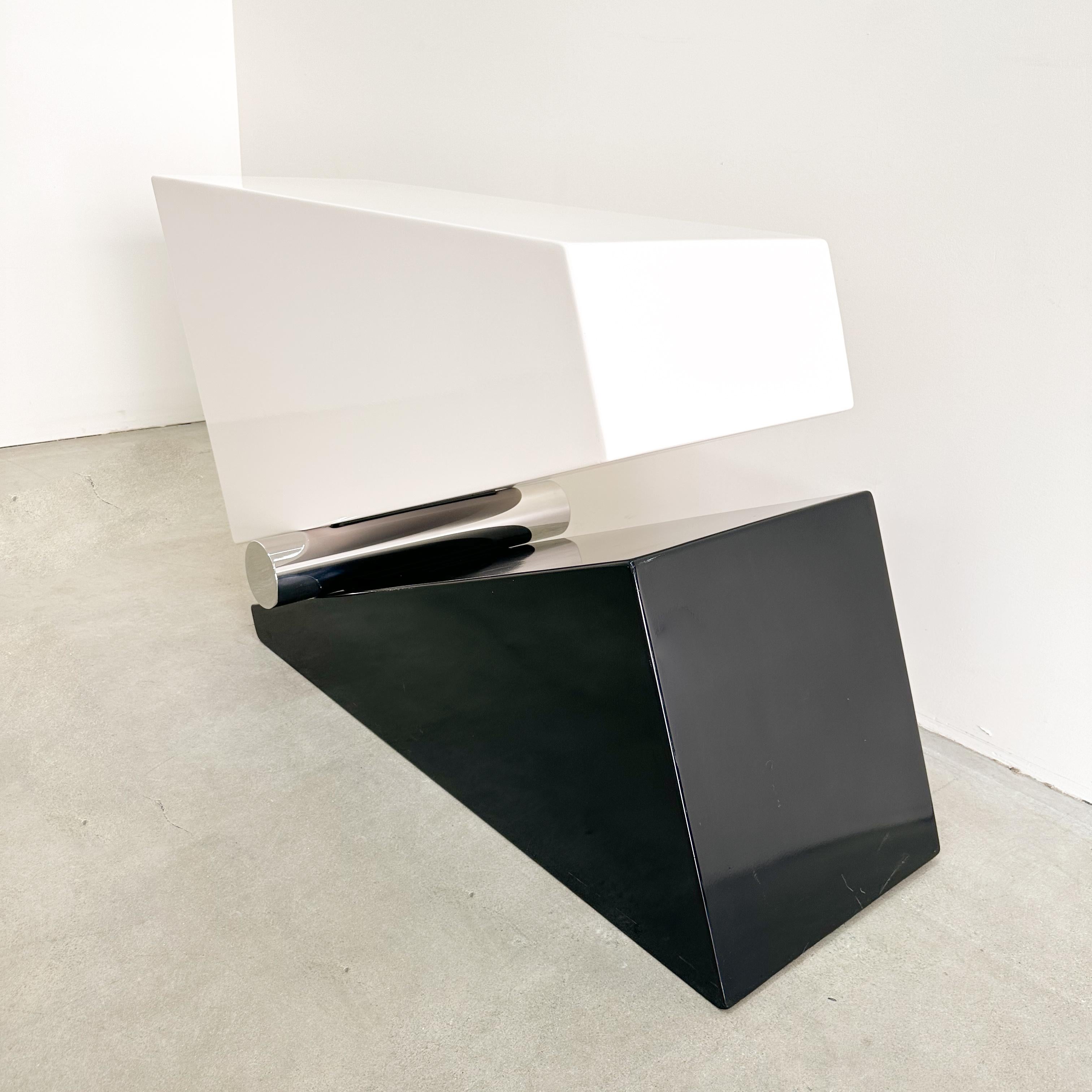 Fin du 20e siècle Vintage Postmodern Metal Geometric Sculpture Table Base - Signed 1985 en vente