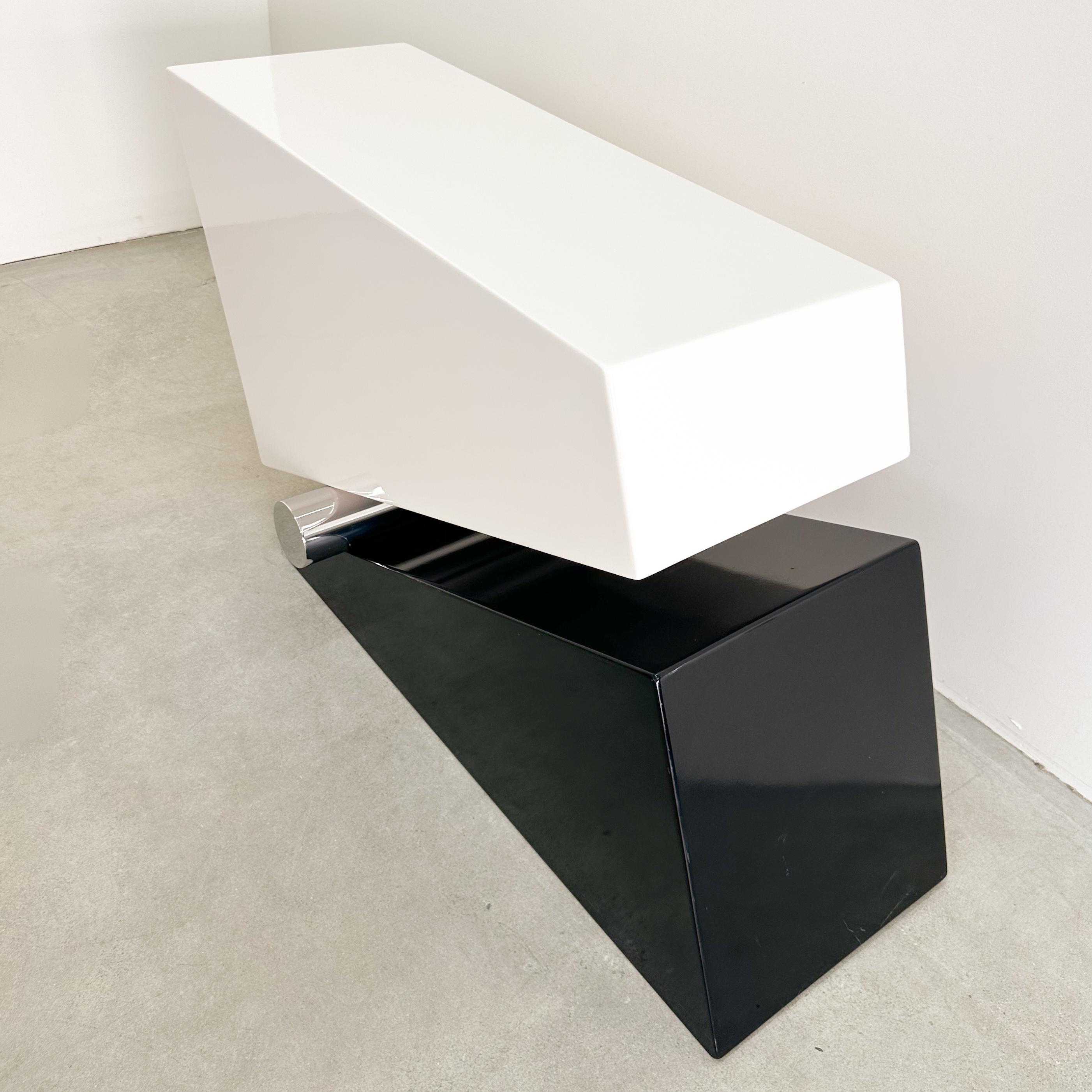 Métal Vintage Postmodern Metal Geometric Sculpture Table Base - Signed 1985 en vente