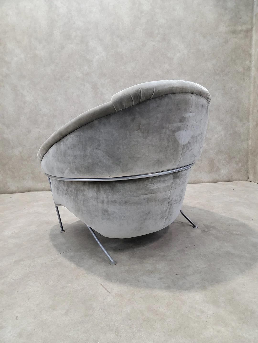 Vintage Postmodern Milo Baughman Boldido Lounge Chair in Velvet 

Inspired by the Italian Boldisimo movement, Milo Baughman designed the Boldido chair in 1987 as his interpretation of a womb chair. With a handy interior armrest, contoured headrest
