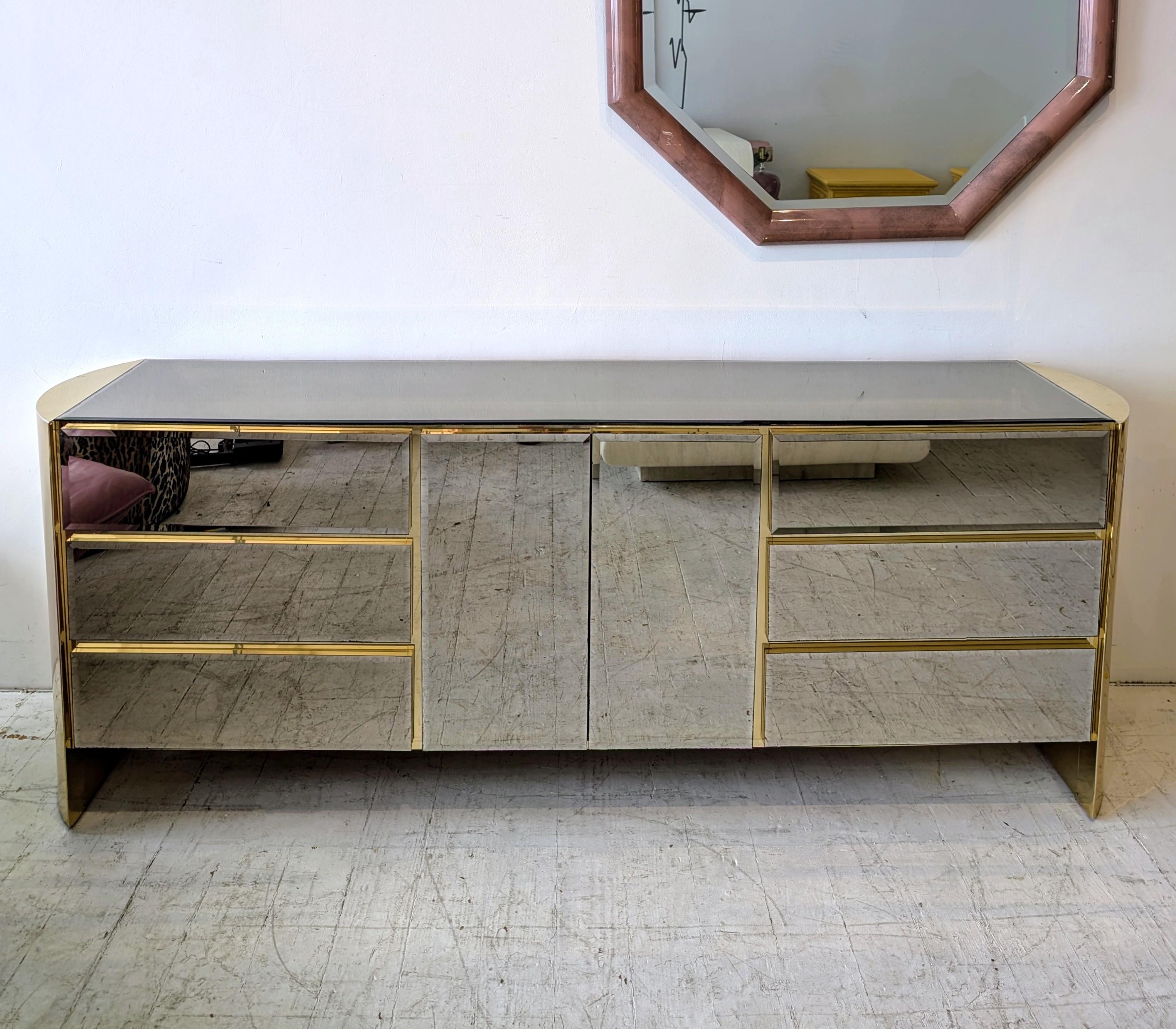 Vintage postmodern mirror glass & gold metal sideboard / dresser, Ello USA 1980s In Good Condition For Sale In Hastings, GB