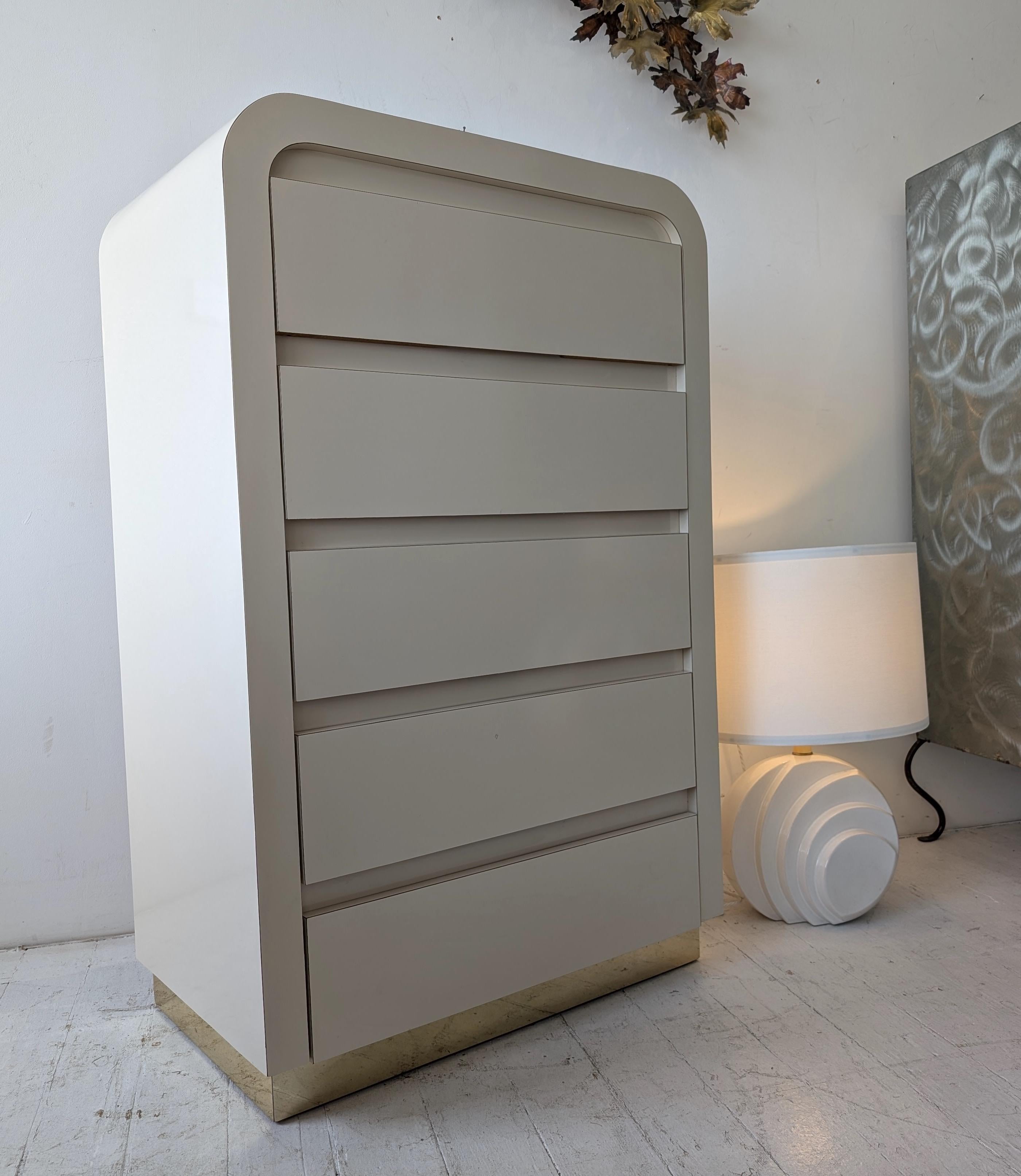Postmoderne Vintage-Wasserfall-Schubladen aus Laminat in Pfirsich/Rosa/Schwarz/Creme, USA 1980er Jahre im Zustand „Gut“ im Angebot in Hastings, GB