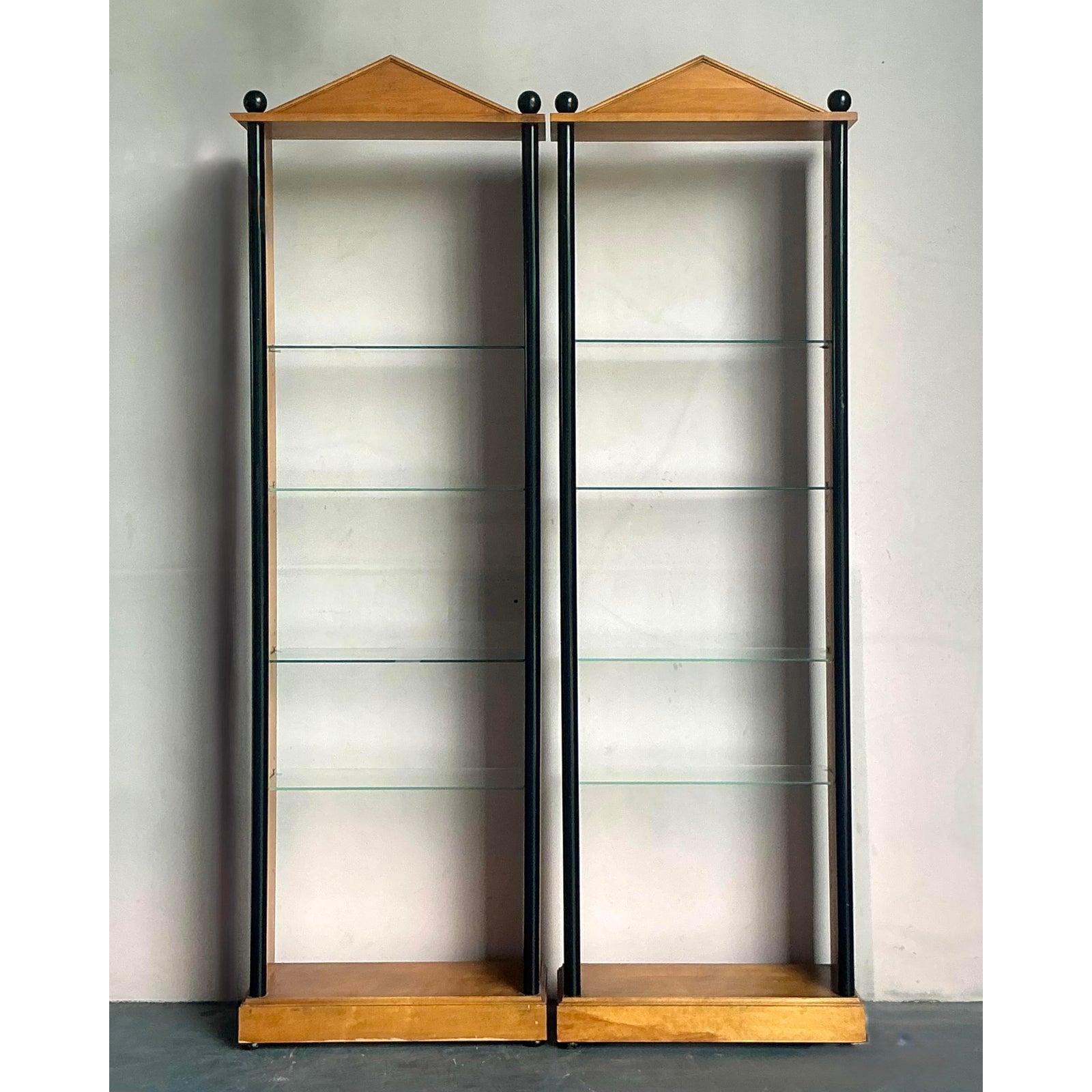 Vintage Postmodern Pediment Etagere- A Pair In condizioni buone in vendita a West Palm Beach, FL