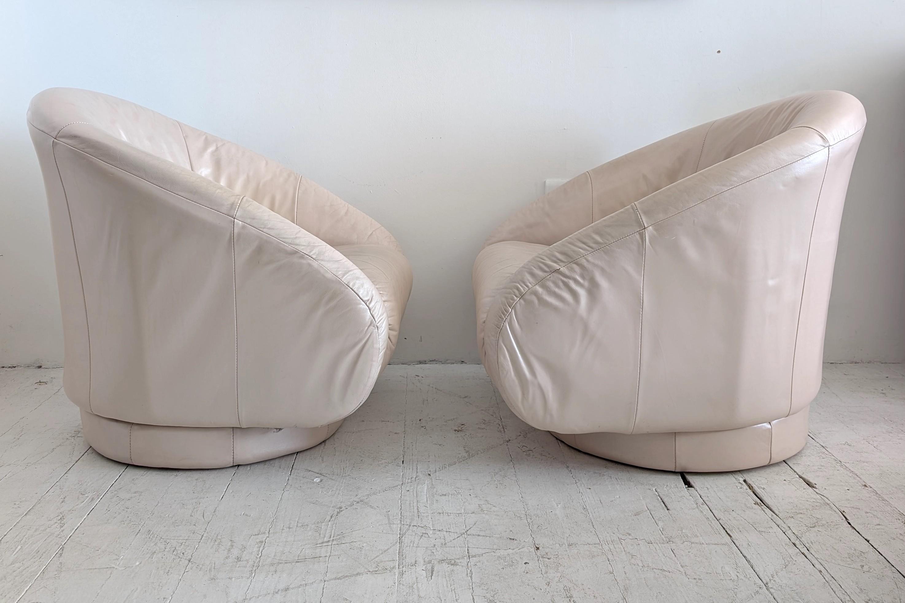 Vintage Postmoderner Dreh-Loungesessel aus rosa perlenbesetztem Leder, Natuzzi 1980er Jahre (Italienisch) im Angebot