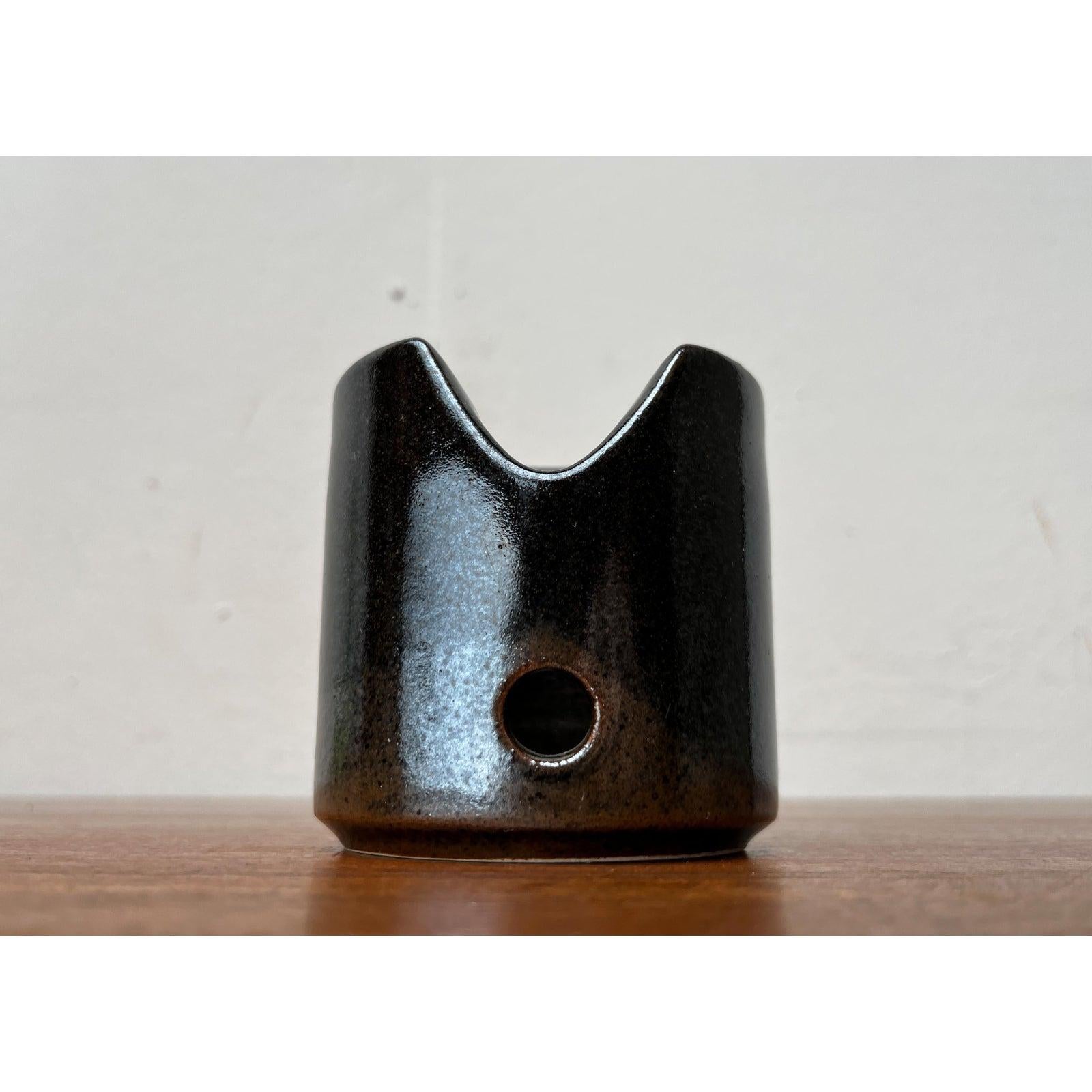 Portacandele postmoderno d'epoca in Studio Pottery di Renate & Hans Heckmann, anni '80, in ottime condizioni. Progettato dal 1980 al 1989 Questo pezzo ha un marchio di attribuzione.

Informazioni aggiuntive:
Materiale: Ceramica
Colore: