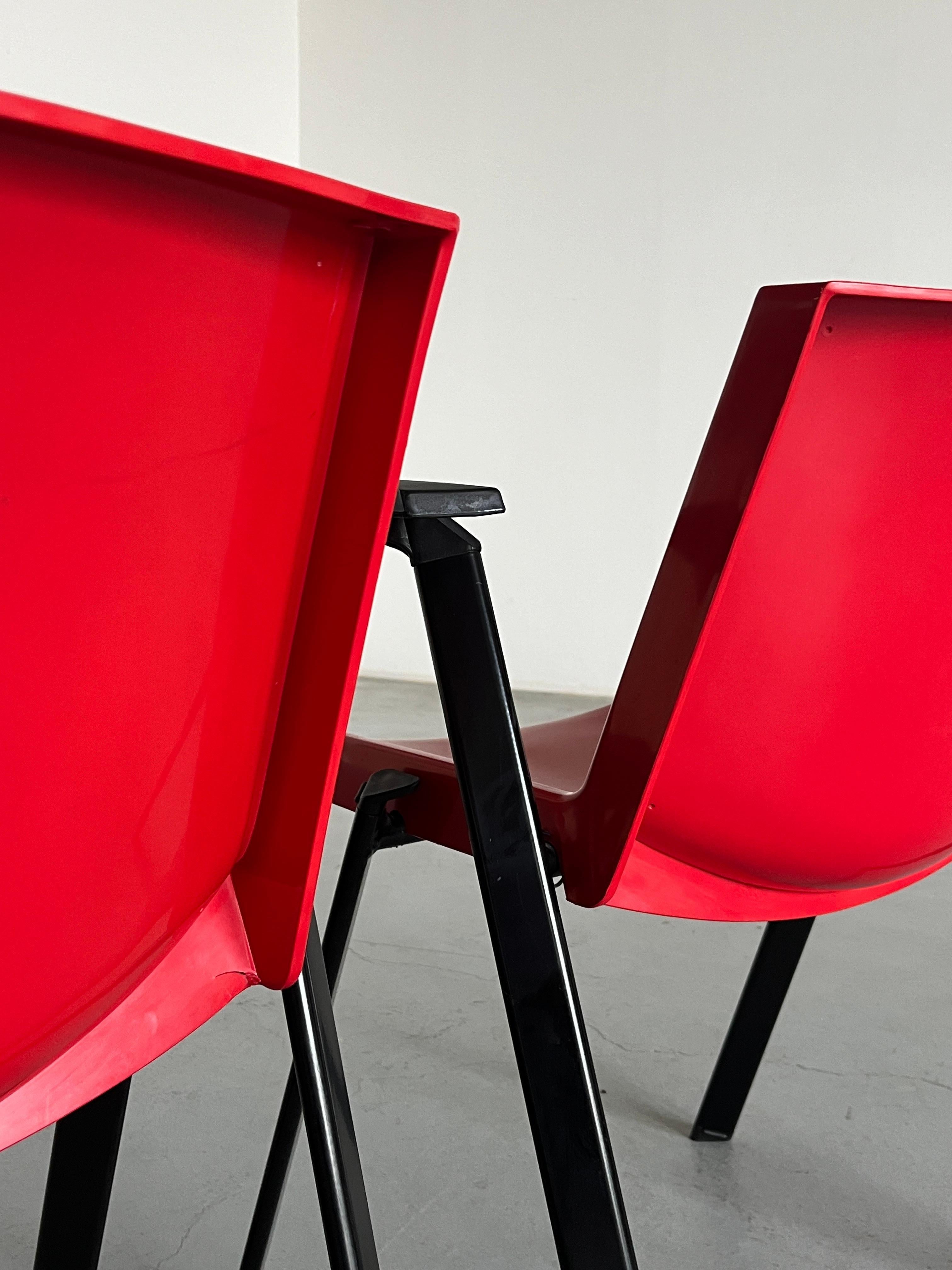Poltrone postmoderne rosse Plurima vintage di Roberto Lucci & Paolo Orlandini, anni '90 3