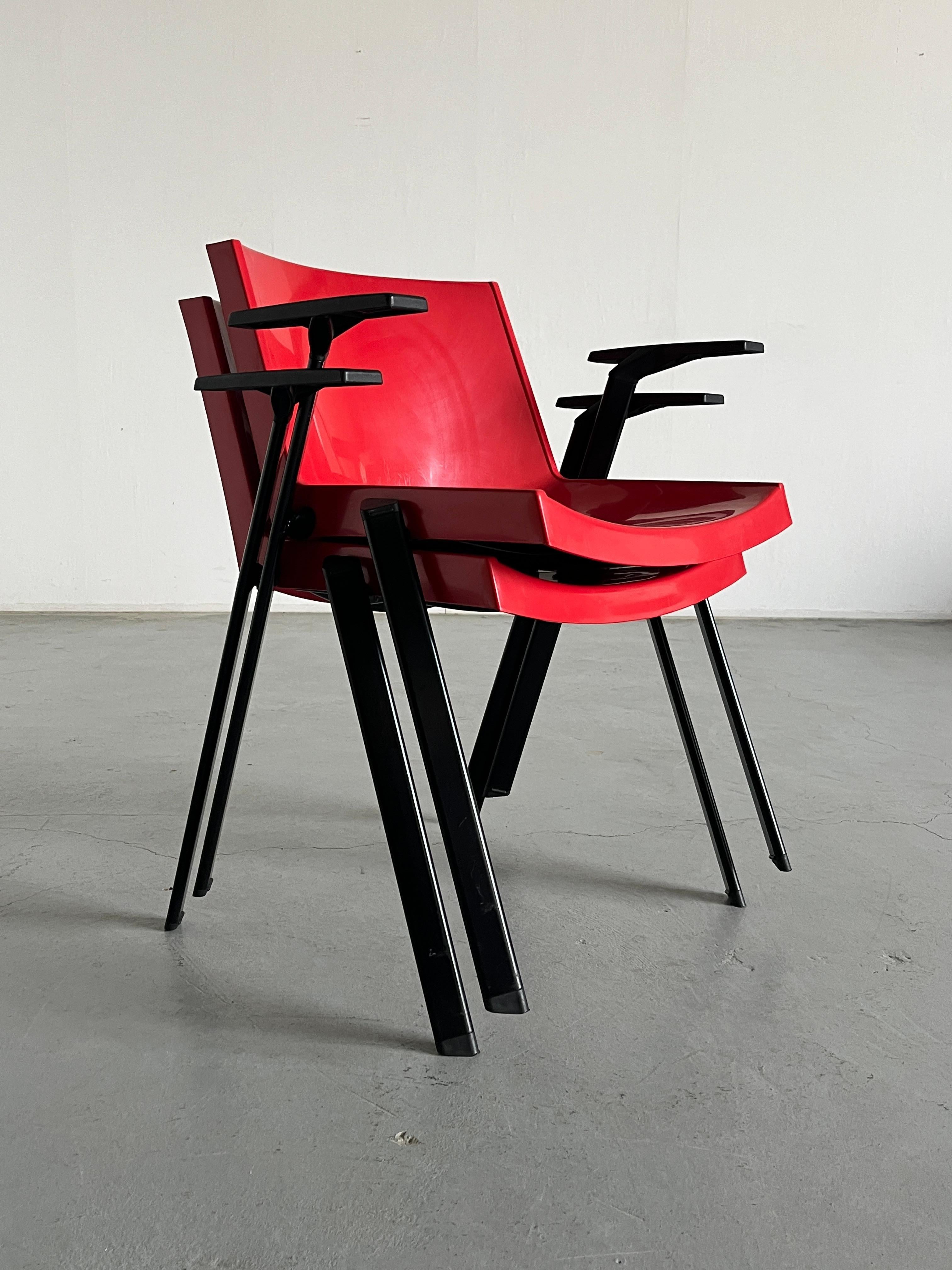 Poltrone postmoderne rosse Plurima vintage di Roberto Lucci & Paolo Orlandini, anni '90 1