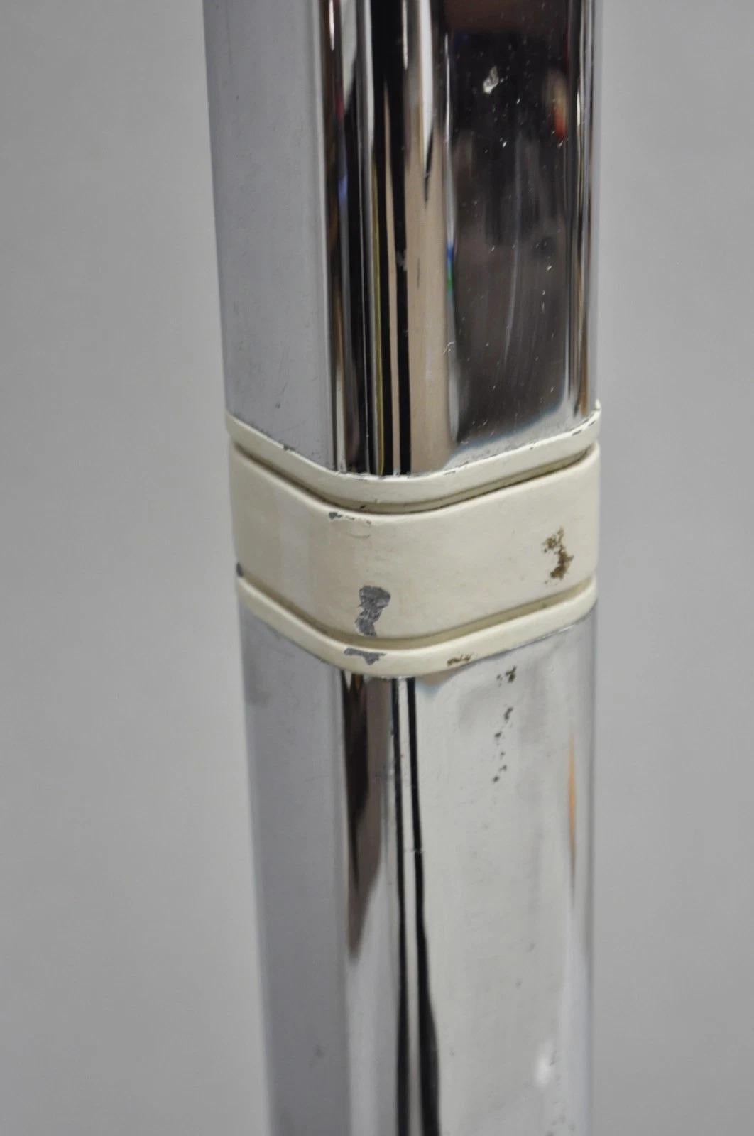 Lámpara de pie postmoderna vintage de metal cromado plateado modernista escultural en venta 10