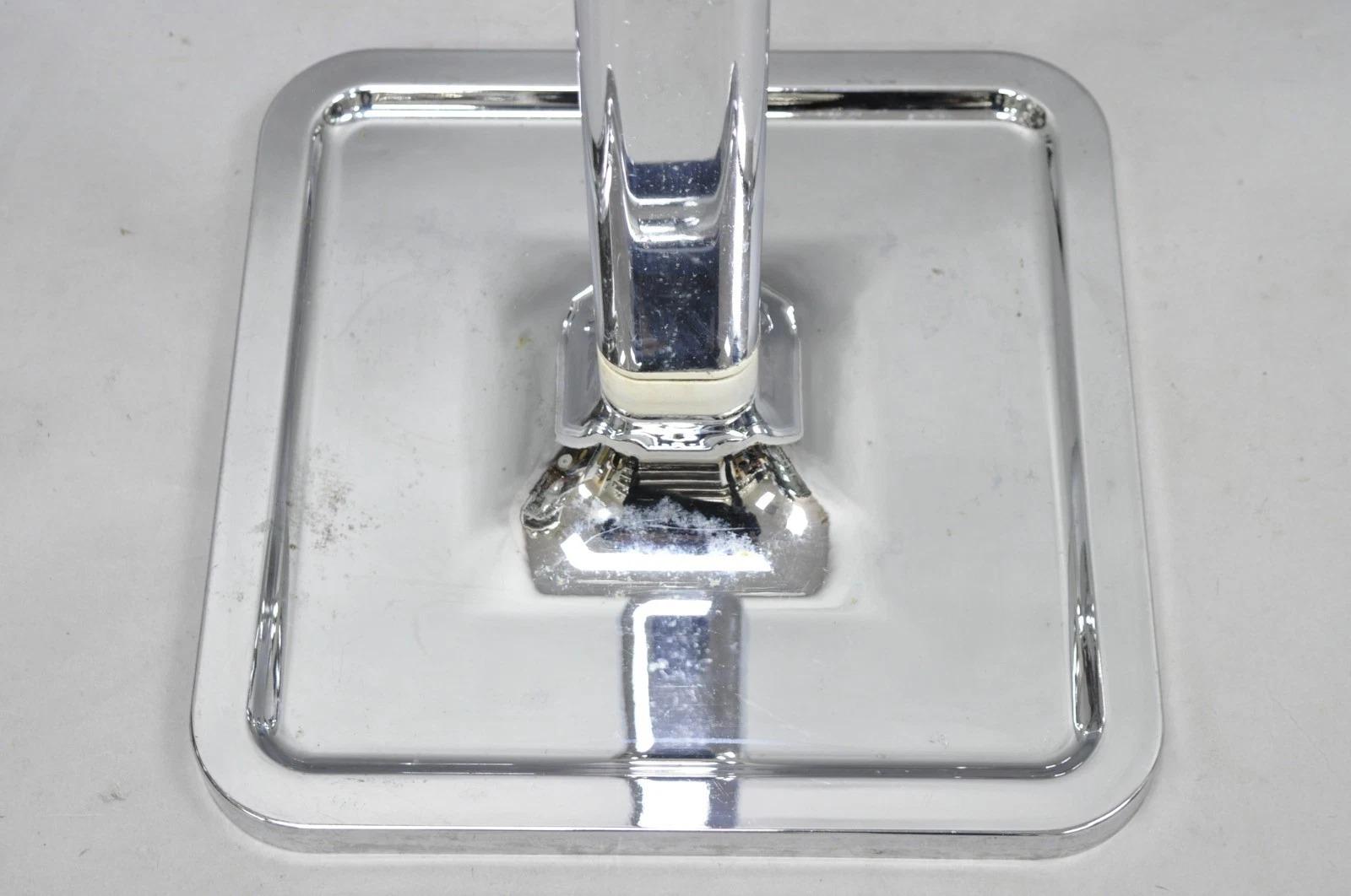 Lámpara de pie postmoderna vintage de metal cromado plateado modernista escultural en venta 1