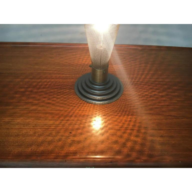 Lámpara de mesa postmoderna vintage de metal en venta 5