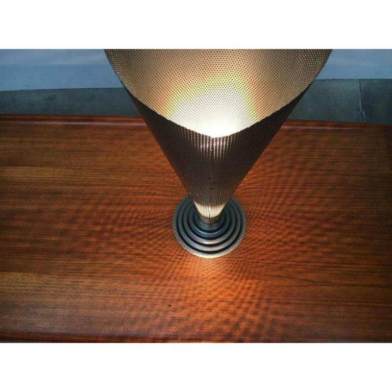 Lámpara de mesa postmoderna vintage de metal Posmoderno en venta