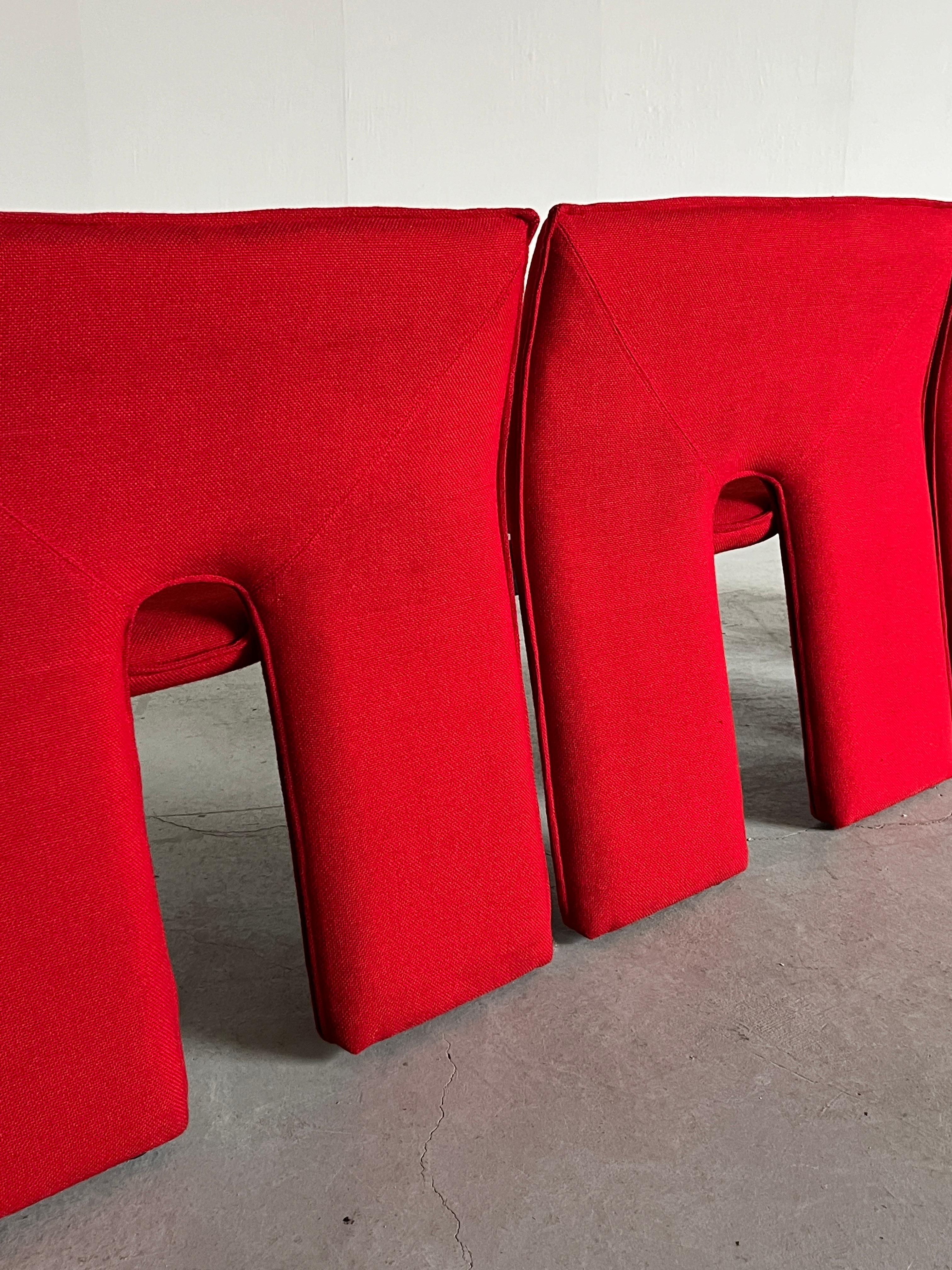 Postmodernes dreisitziges Vintage-Sofa aus roter Wolle und schwarzem Metall, Italien, 1980er Jahre im Angebot 5