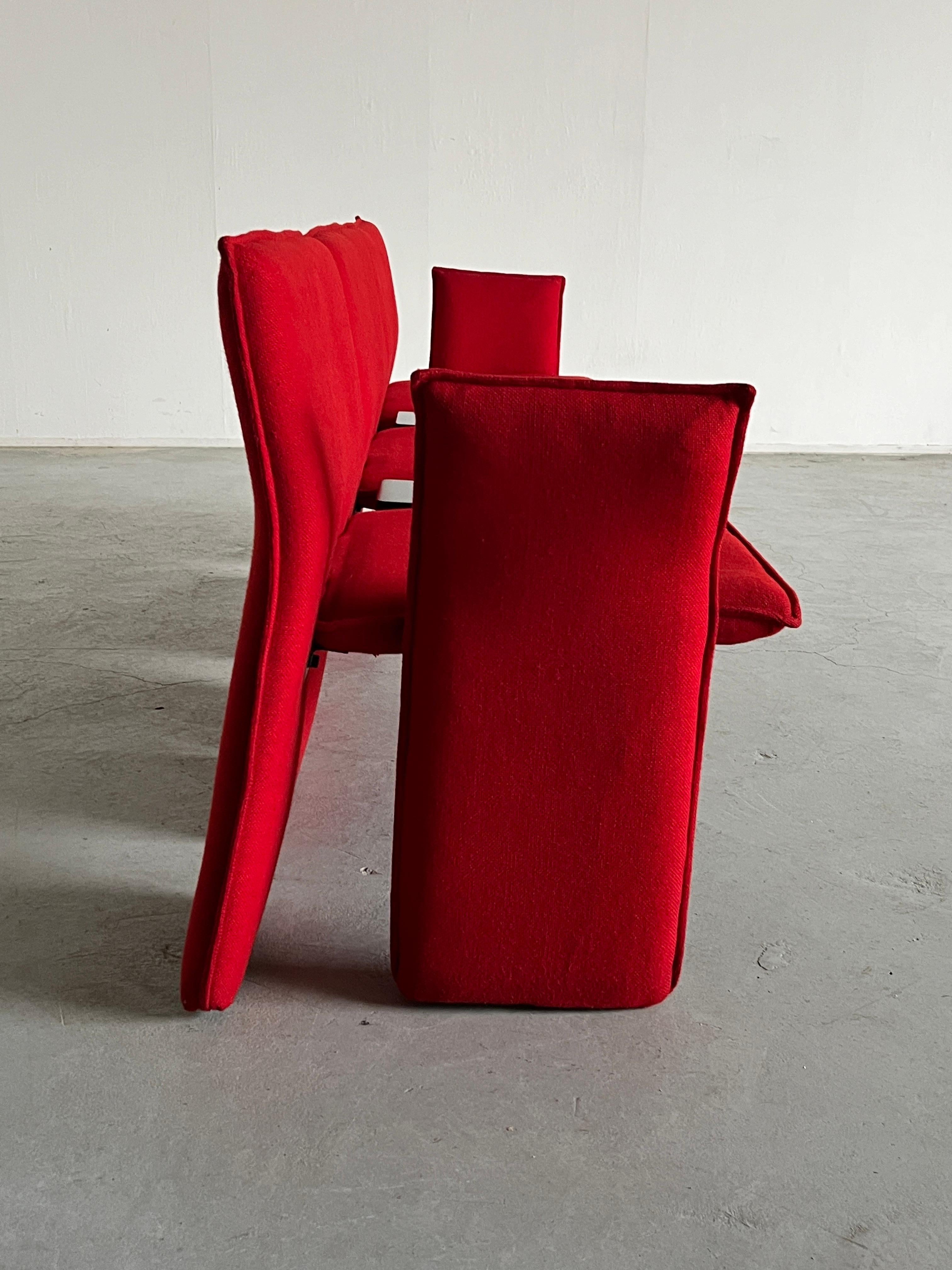 Postmodernes dreisitziges Vintage-Sofa aus roter Wolle und schwarzem Metall, Italien, 1980er Jahre (Ende des 20. Jahrhunderts) im Angebot