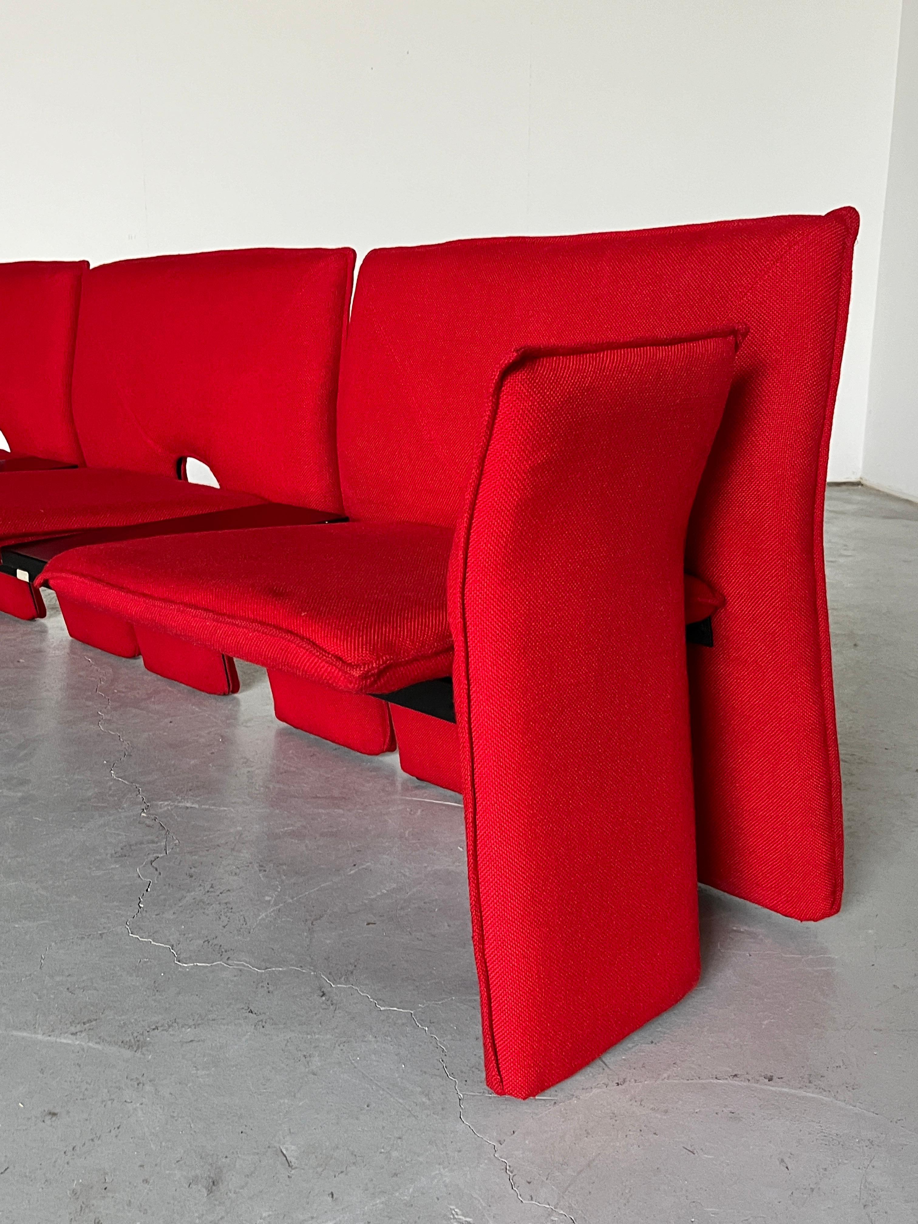 Postmodernes dreisitziges Vintage-Sofa aus roter Wolle und schwarzem Metall, Italien, 1980er Jahre im Angebot 2
