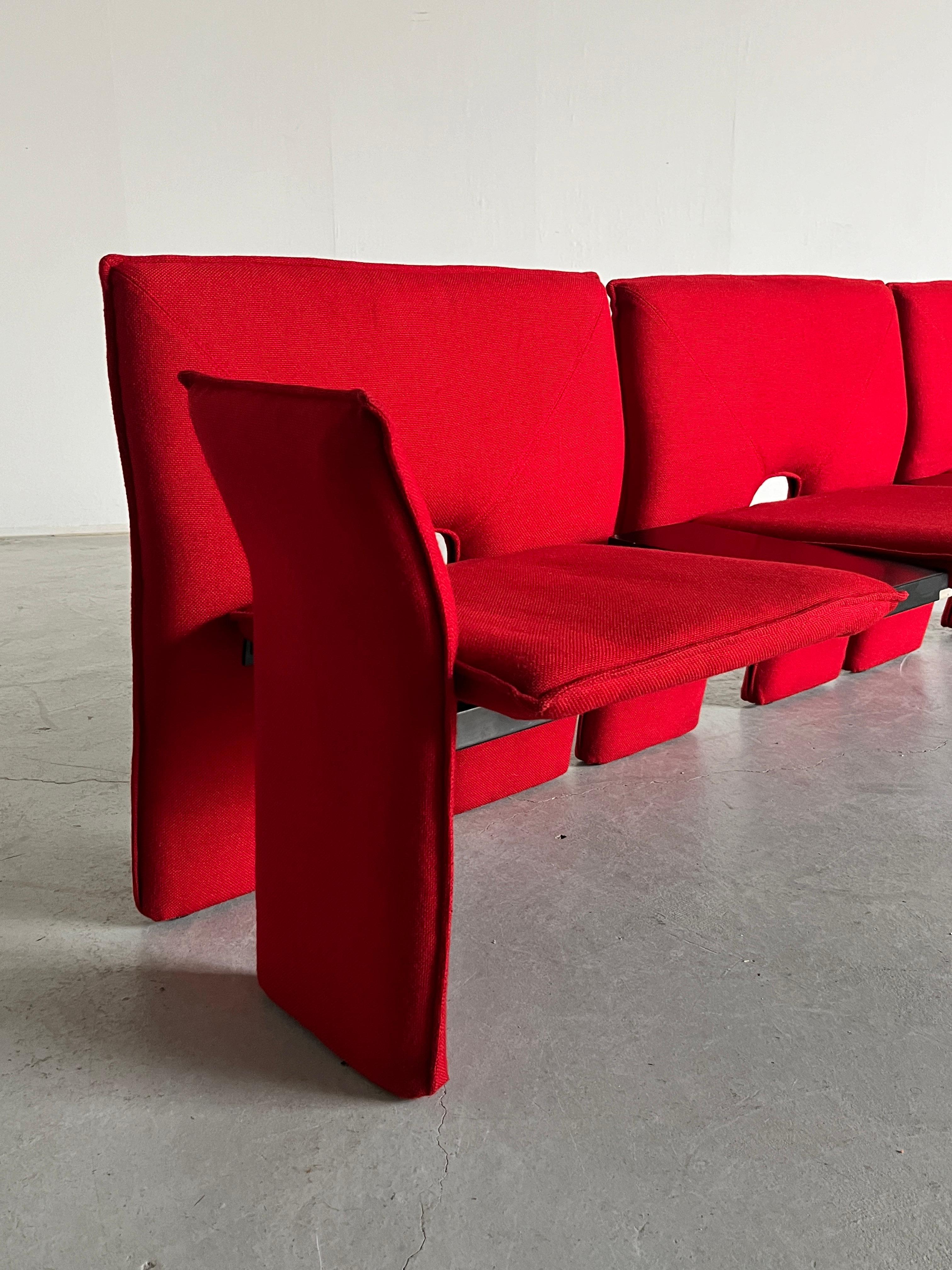 Postmodernes dreisitziges Vintage-Sofa aus roter Wolle und schwarzem Metall, Italien, 1980er Jahre im Angebot 4