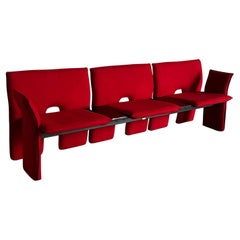 Sofá postmoderno vintage de tres plazas en lana roja y metal negro, años 80 Italia