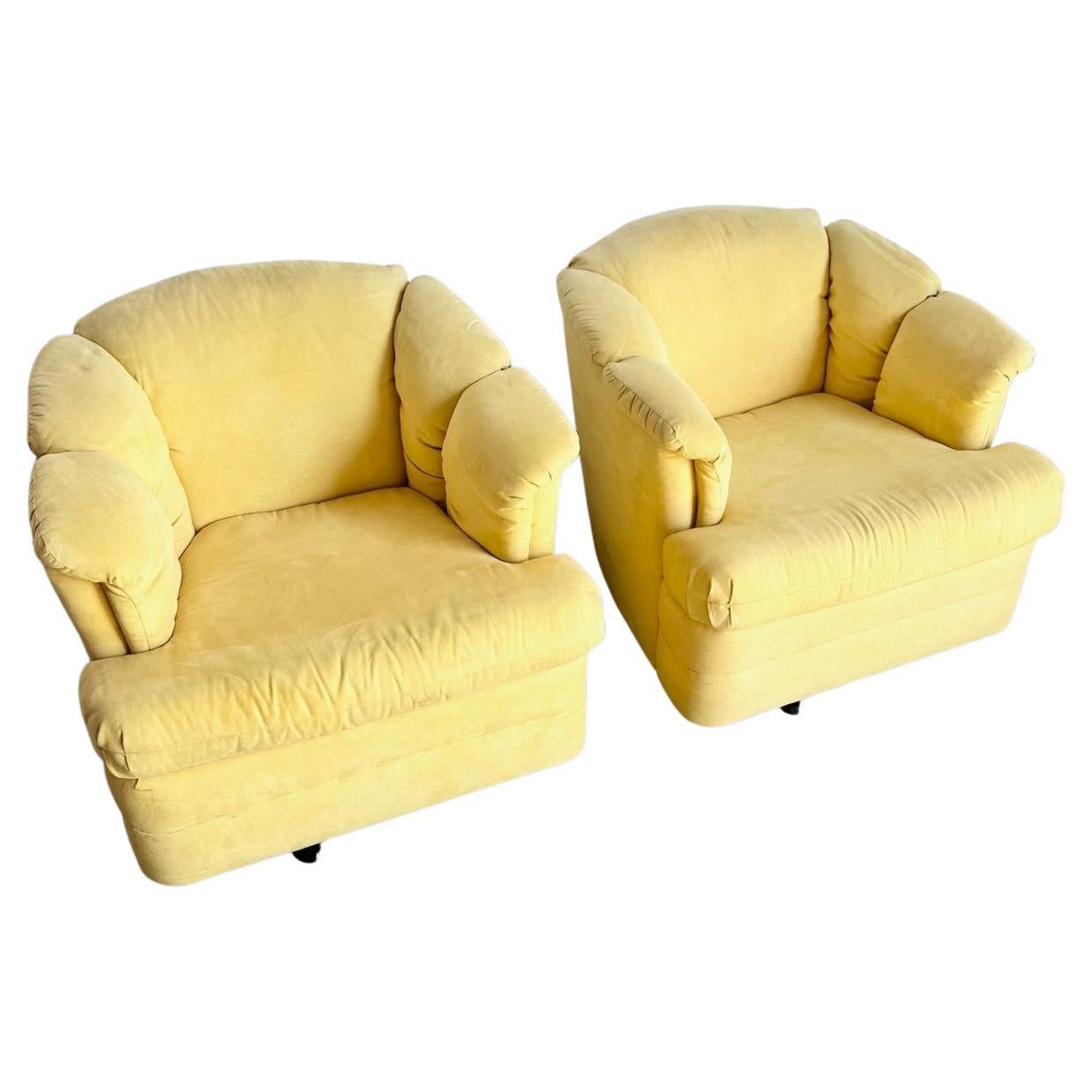 Sedie girevoli postmoderne vintage in tessuto giallo - Coppia in vendita