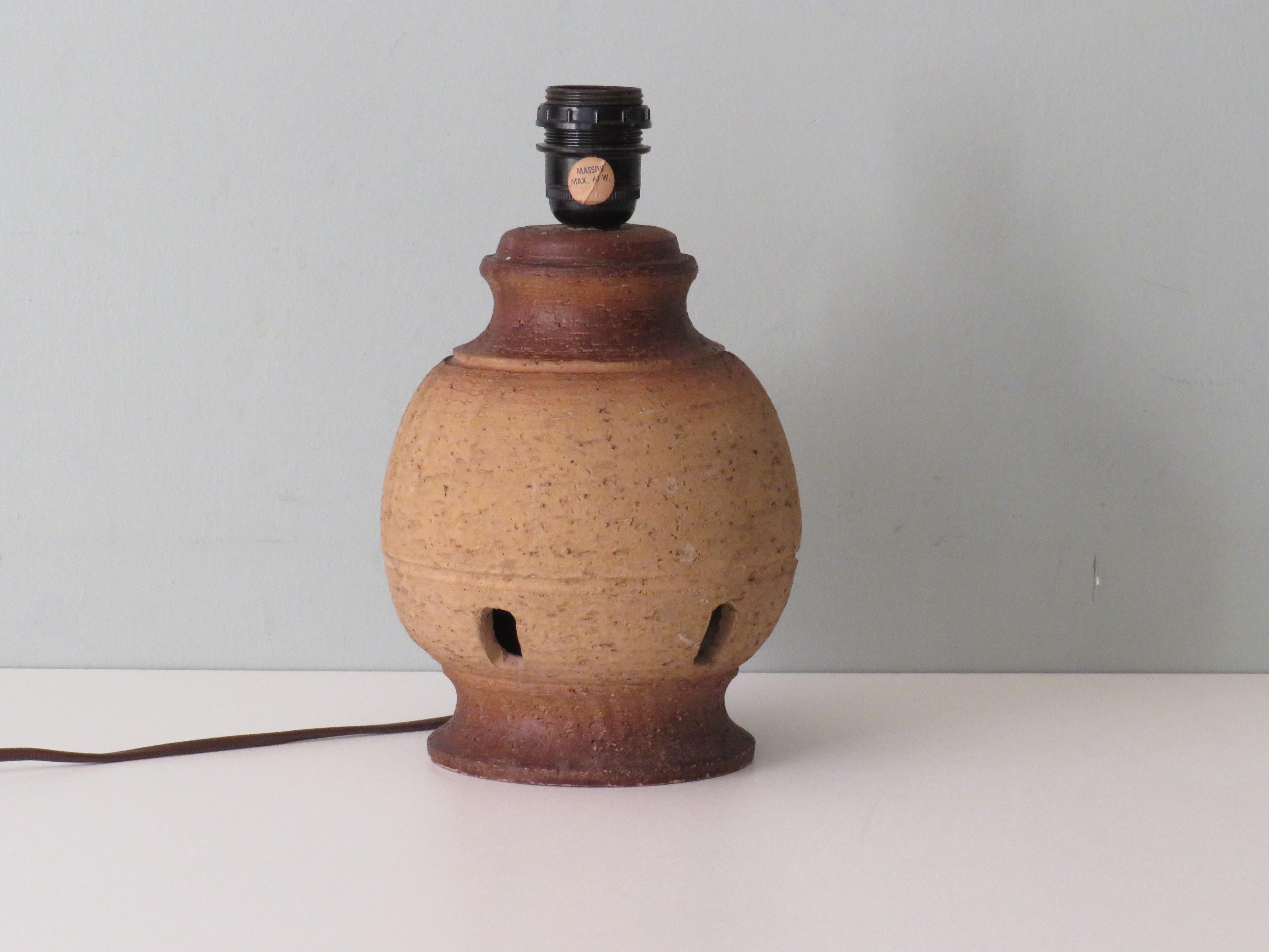 Lampada da tavolo in ceramica vintage con un nuovo paralume personalizzato anni '60 in vendita 1