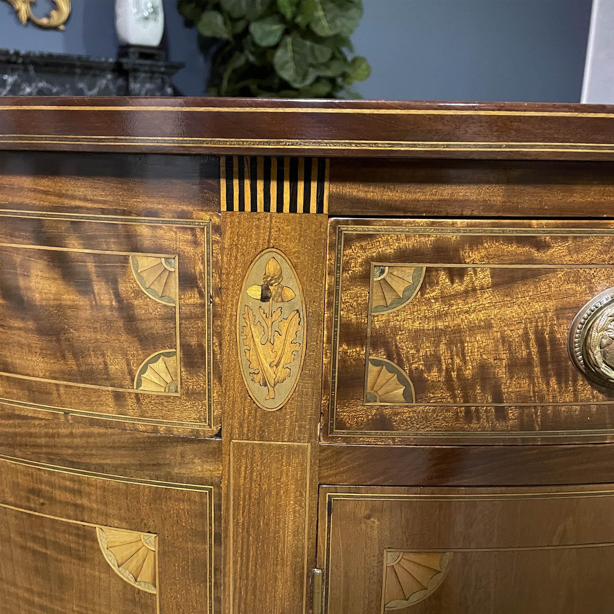 Acajou Armoire Vintage Potthast Demi Lune en vente