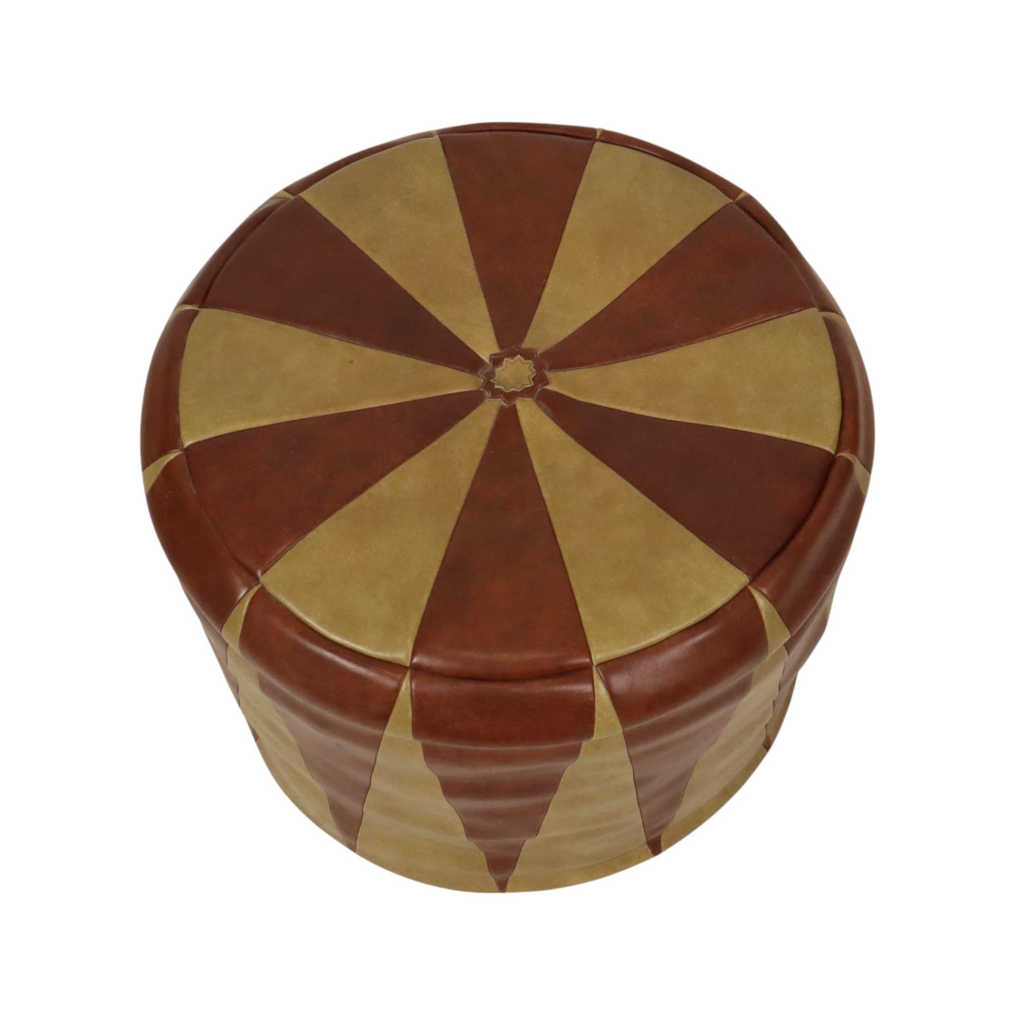 XX secolo Pouf vintage con motivo a stella Skai in ecopelle stile marocchino anni '1960 in vendita