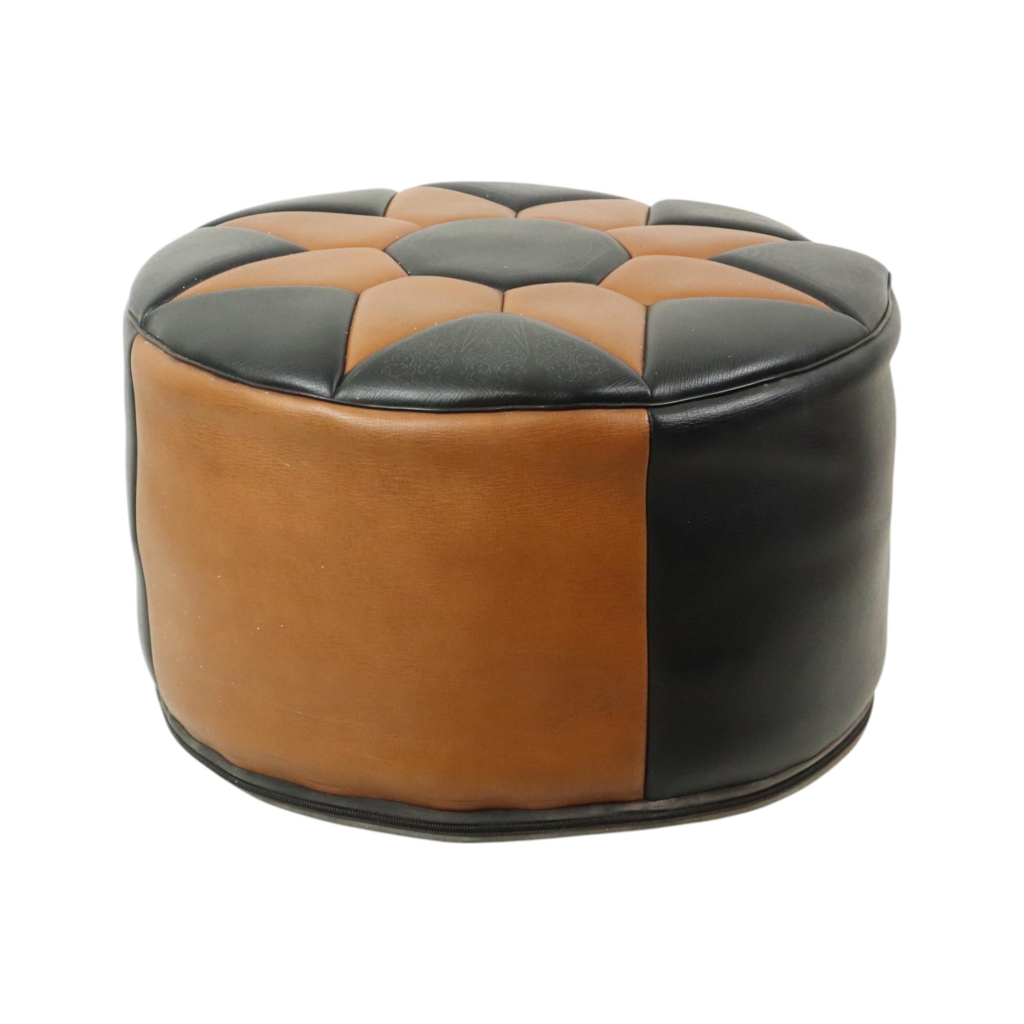 Beautiful large and high-quality vintage pouf with a central star motif and faded oriental patterns all around, made of high-quality imitation leather, completely in Moroccan style, circa 1960s.

This beautiful pouf is made entirely of high-quality