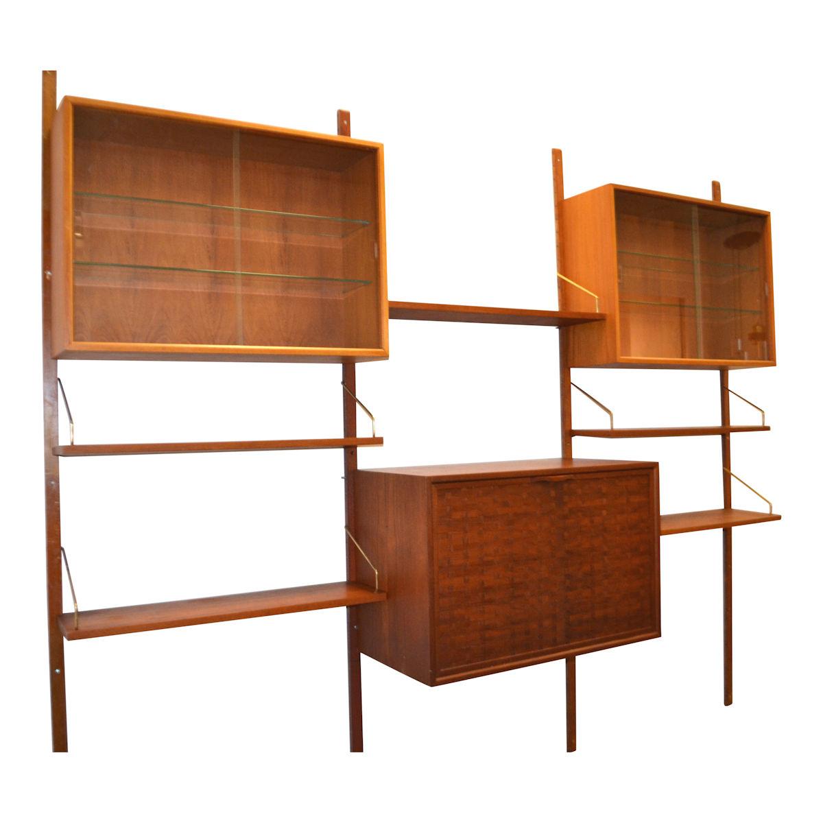 Vintage Danish teak shelving system designed by Poul Cadovius for Cado. Cadovius, the architect and furniture designer, became world-famous with his mythical Royal System design. Even today, this practical, efficient, stylish wall system still is a