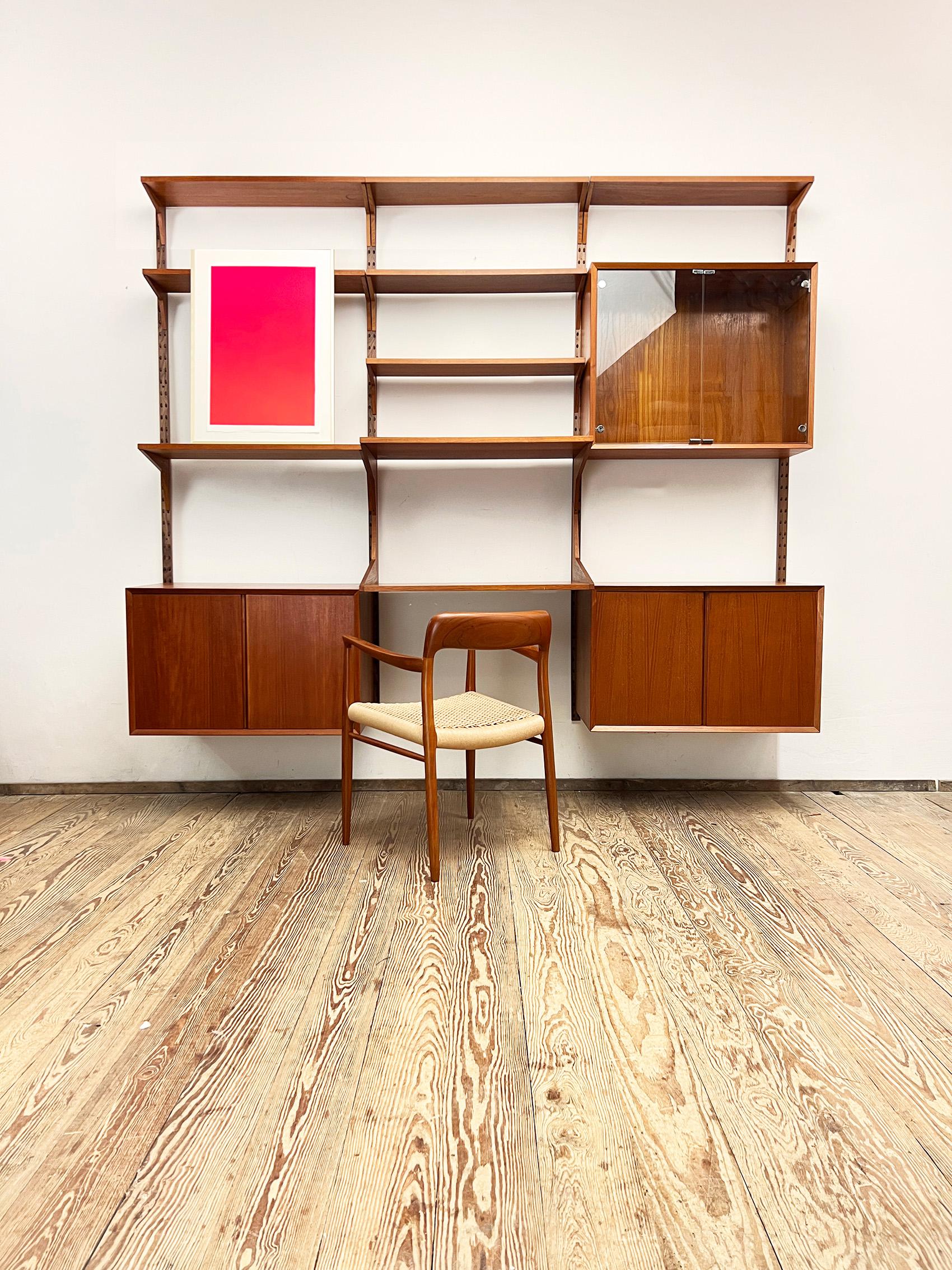 Dimensions (Width x Depth x Height) ca. 240 x 40 / 50 x 203 cm 

Elevate your living space with this vintage mid-midcentury modern Poul Cadovius Royal System Wall Unit, a true masterpiece of Scandinavian design. Crafted by the iconic Danish designer