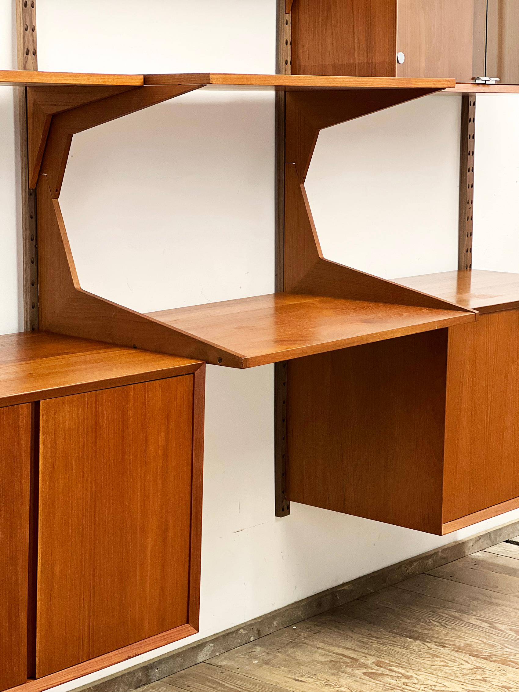 Vintage Poul Cadovius Wall Unit, Mid-Century Modern Shelf Royal System, Denmark In Good Condition For Sale In München, Bavaria
