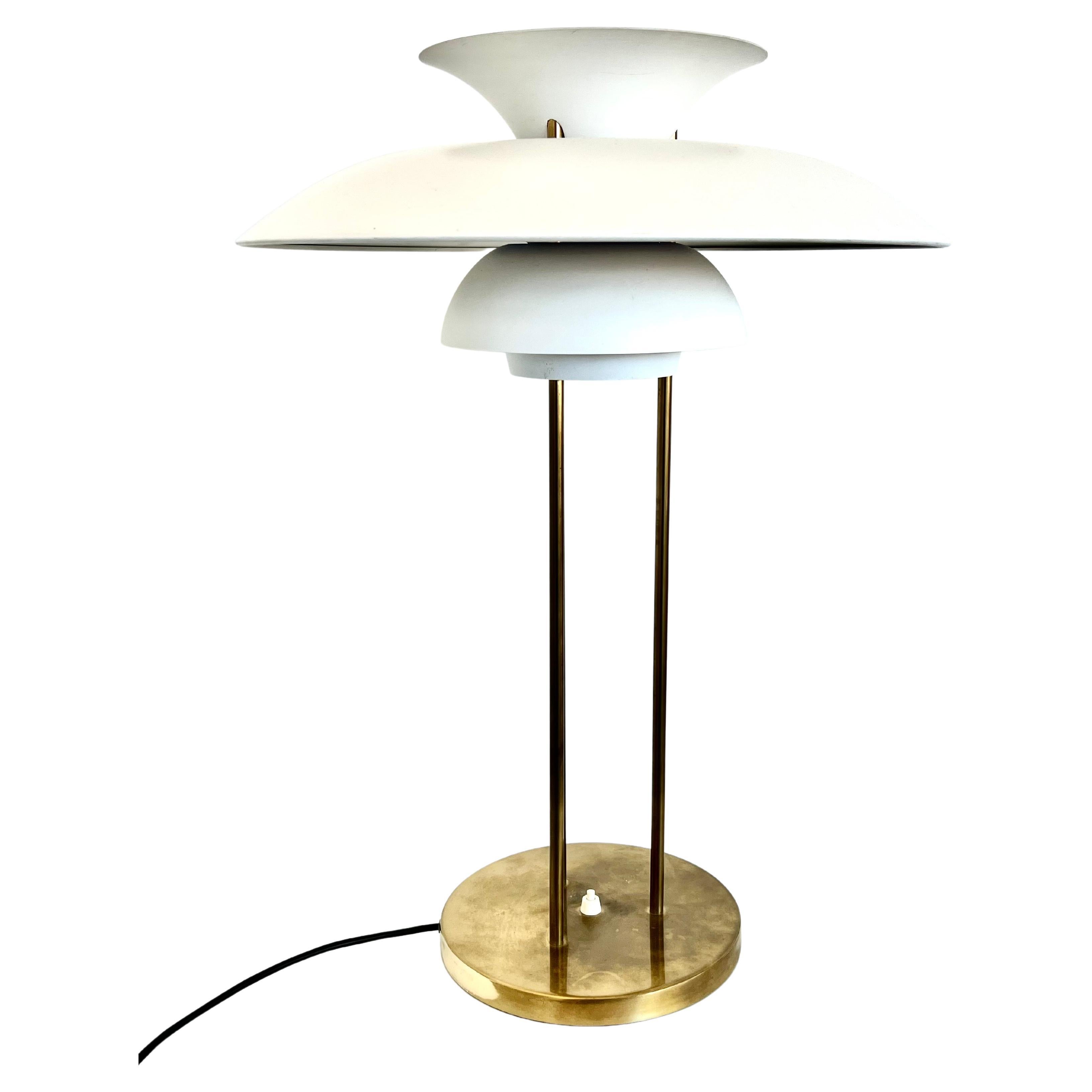 Vintage Poul Henningsen PH5 table lamp in brass and painted metal.