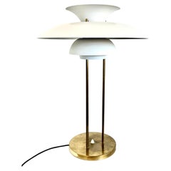 Vintage Poul Henningsen PH5 table lamp in brass and painted metal.