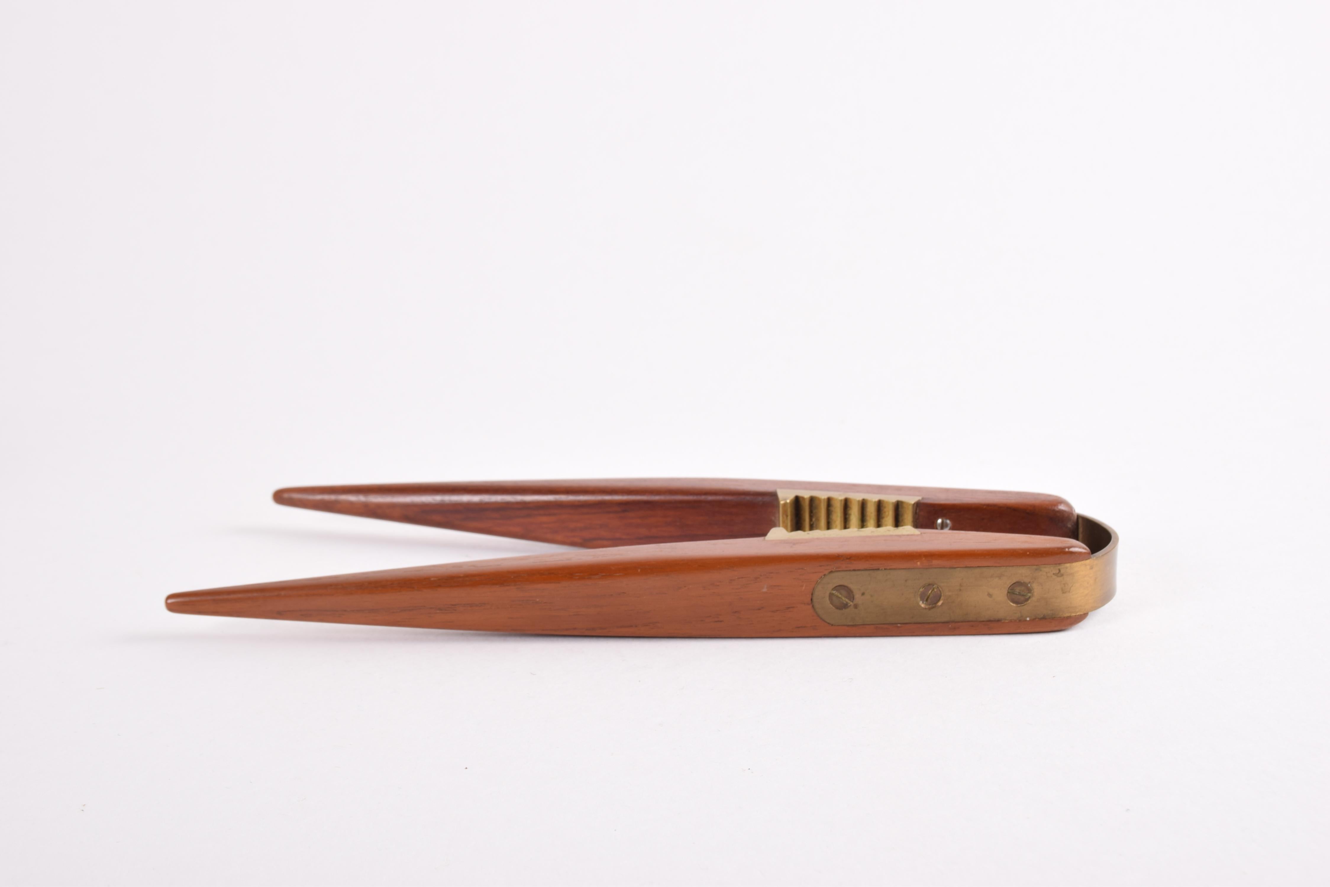 Cascanueces vintage Poul Knudsen de teca y latón, danés moderno de mediados de siglo, años 60 en venta 1