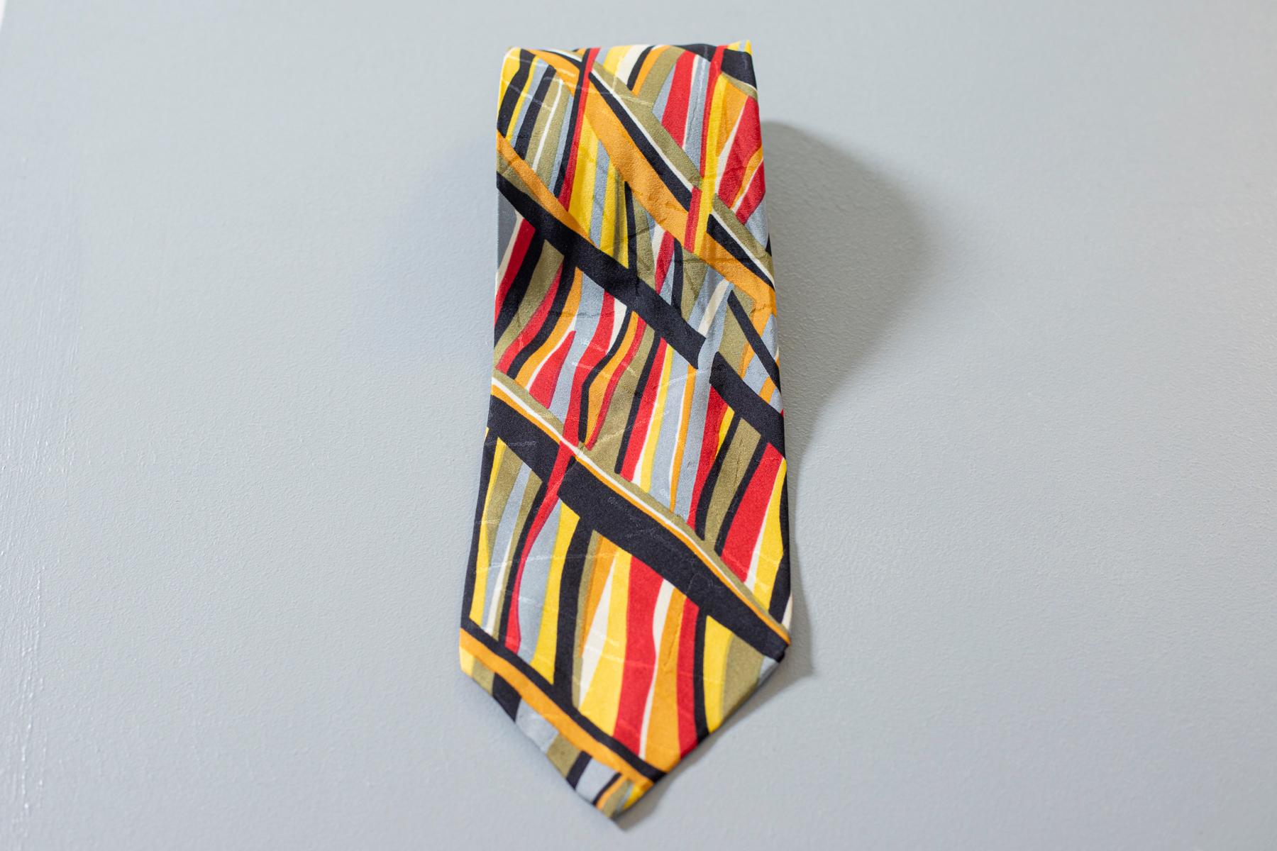 This eccentric tie designed by P&P collection is made in all-silk. It is elegant and never boring: very colorful and decorated with different shapes, the warm colors make it a perfect tie for a summer evening to combine with a white shirt. This tie