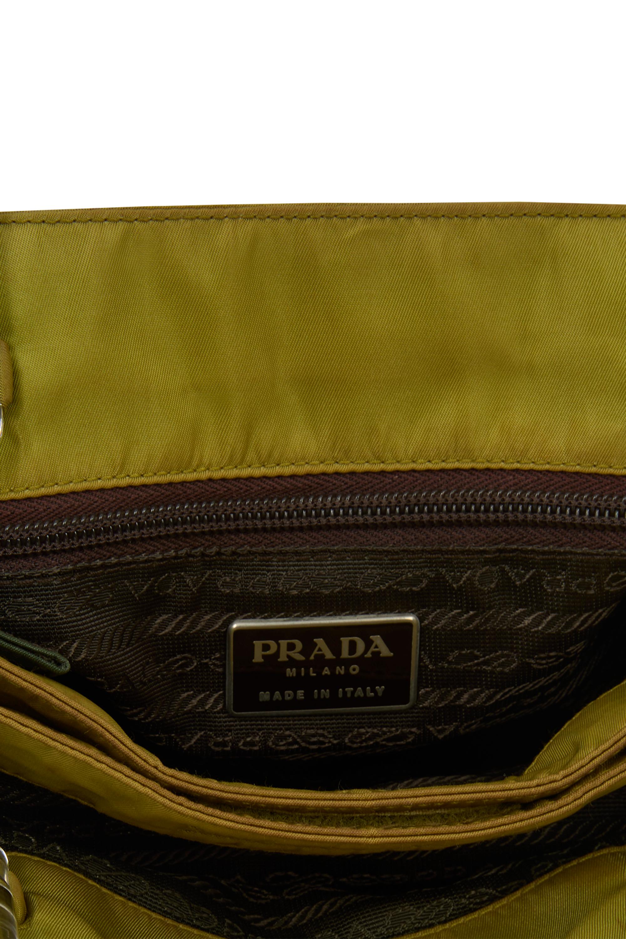 Vintage Prada 1990's Olive Acrylic Handle Bag en vente 1