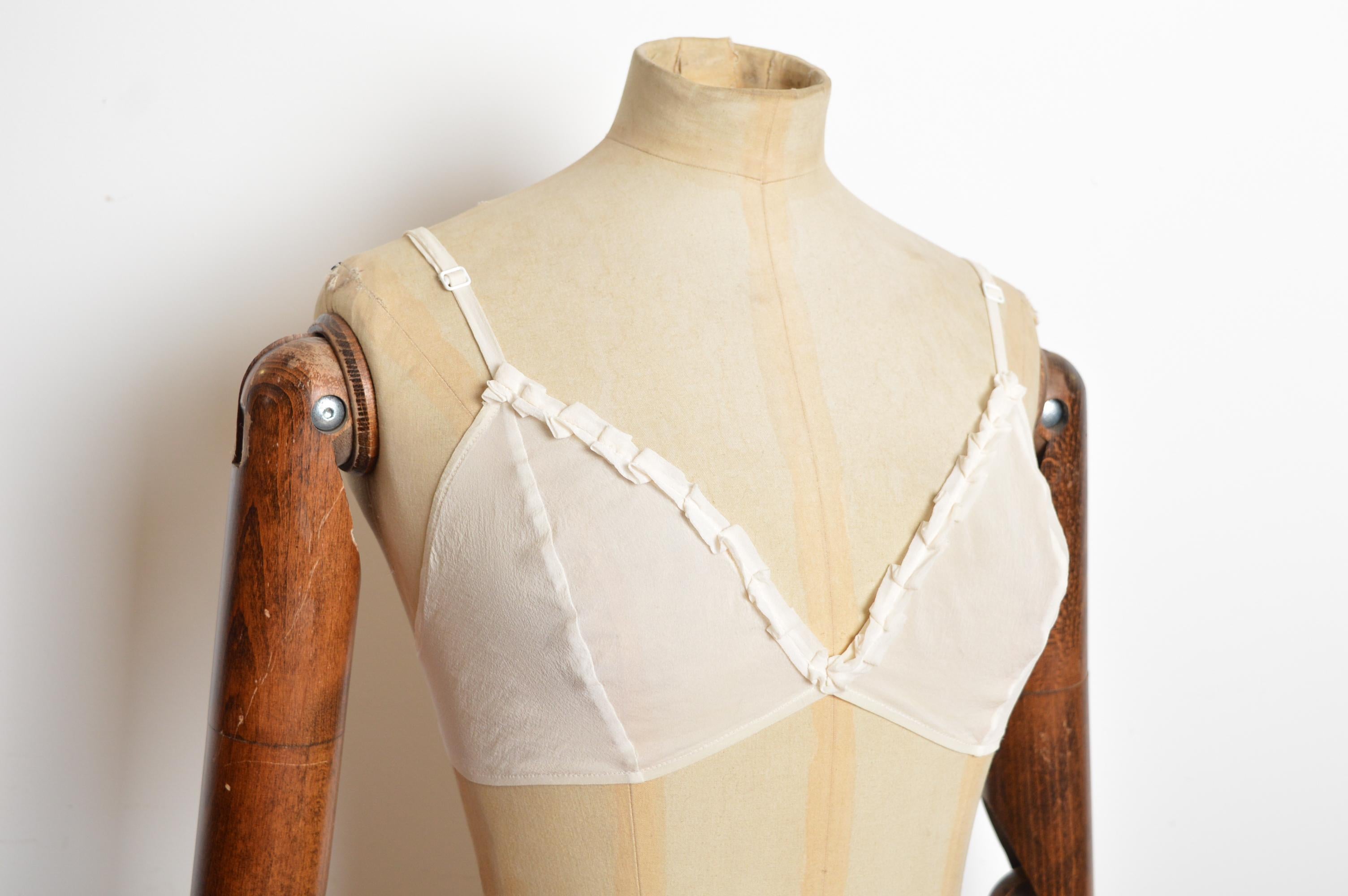 Vintage Prada 1996 - 1997 Blanc ivoire Silk Ruffle Bralet - Cami Bra Top en vente 1