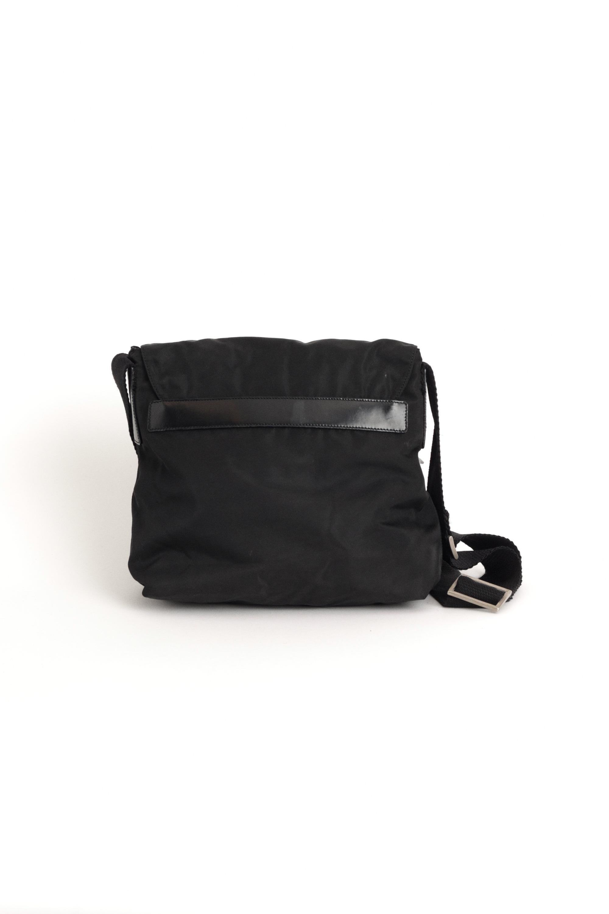 Prada 2000’s black tote bag. Features eyelet closure, Prada enamel triangle on the side and one zipped interior pocket. Pre-loved, in good vintage condition, with some loose threads inside.

Brand: Prada
Color: Black
2000’s
Tote bag
Fabric: Nylon,